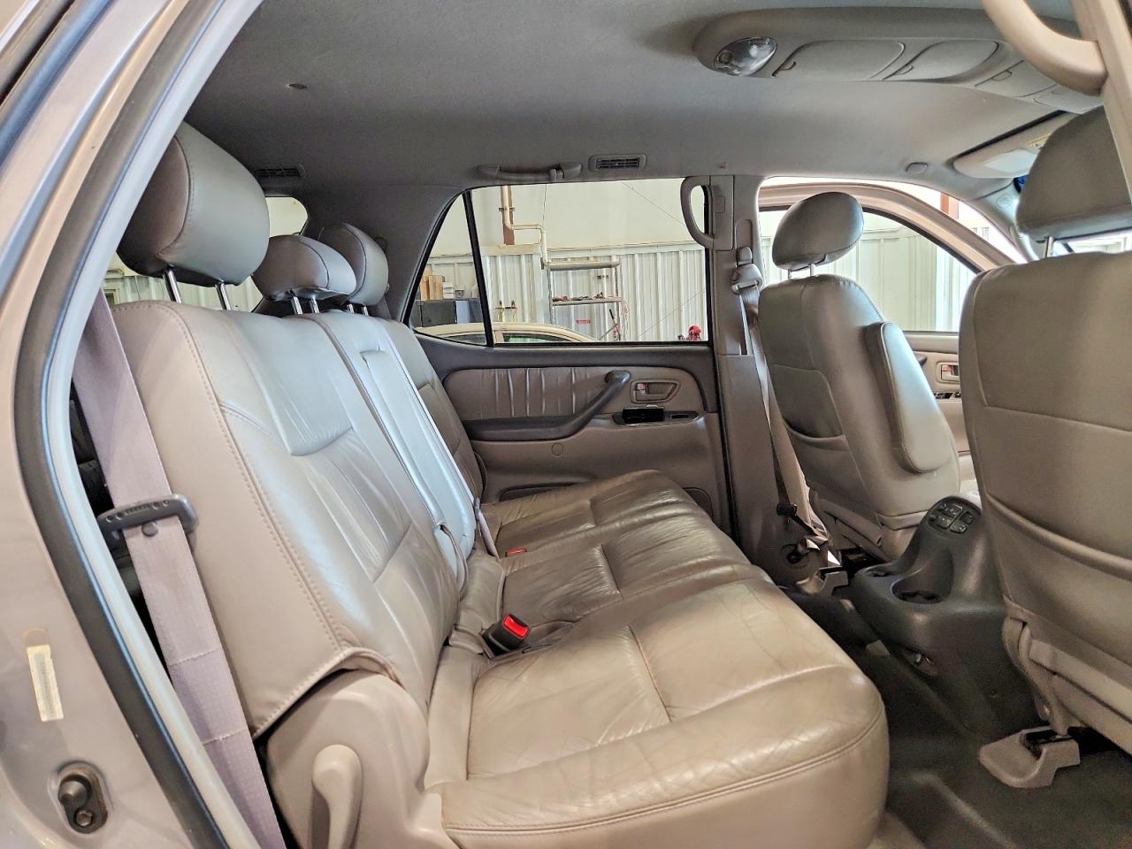 2002 Toyota Sequoia Limited Silver vin: 5TDBT48A02S109451