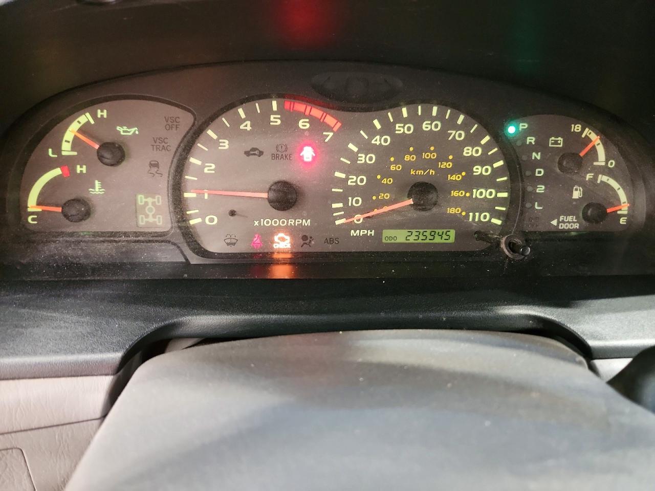 2002 Toyota Sequoia Limited Silver vin: 5TDBT48A02S109451