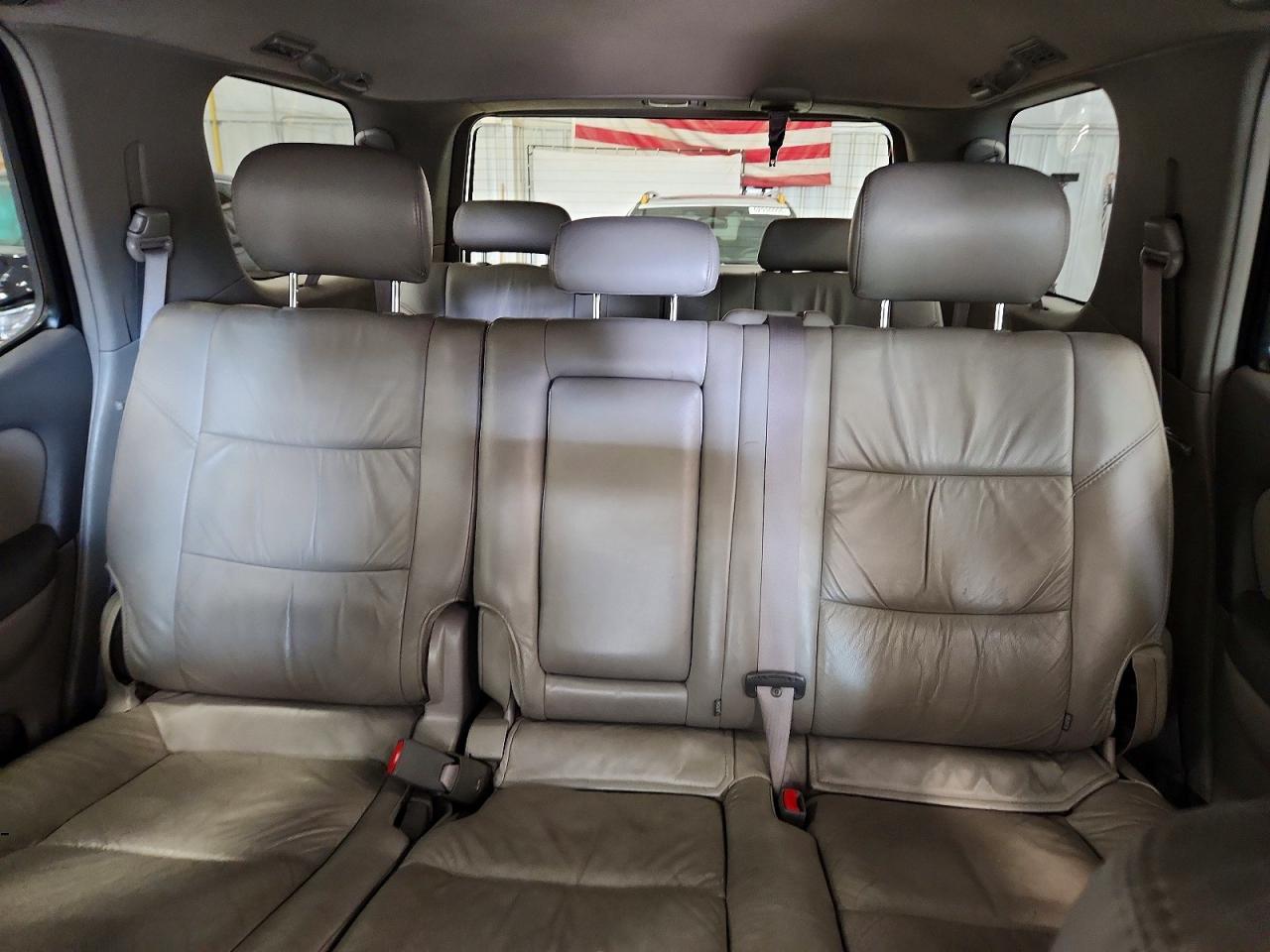 2002 Toyota Sequoia Limited Silver vin: 5TDBT48A02S109451