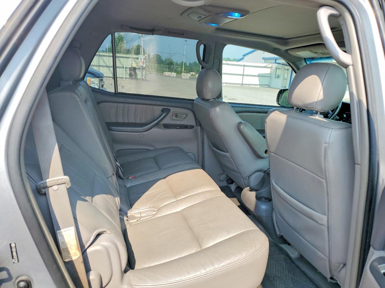 2007 Toyota Sequoia Limited Silver vin: 5TDBT48A07S277758