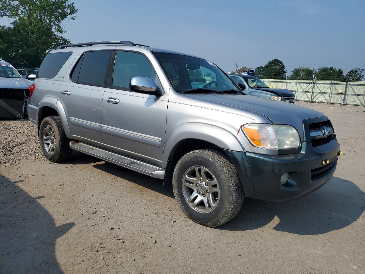 2007 Toyota Sequoia Limited Silver vin: 5TDBT48A07S277758