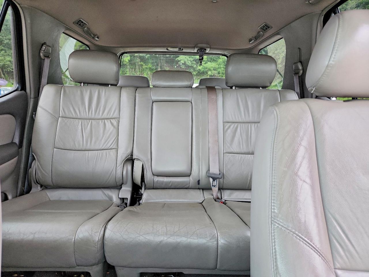 2001 Toyota Sequoia Limited White vin: 5TDBT48A11S052174