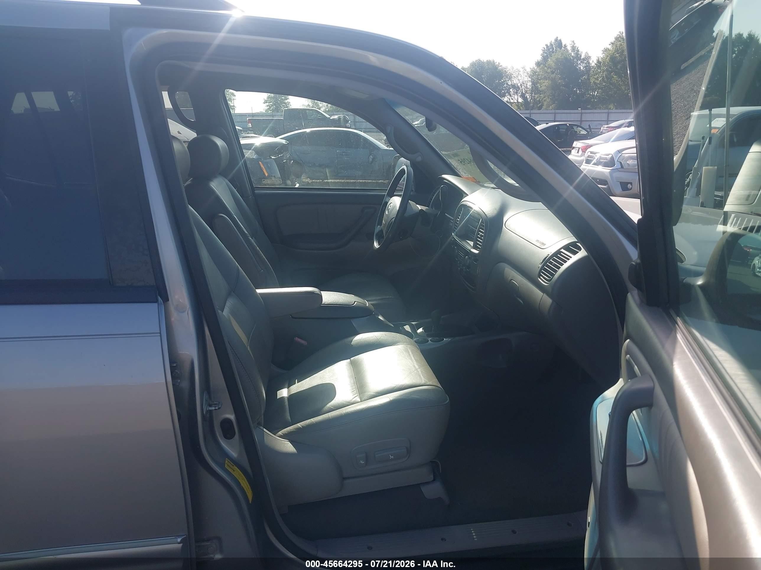 2003 Toyota Sequoia Limited V8 Silver vin: 5TDBT48A13S190171