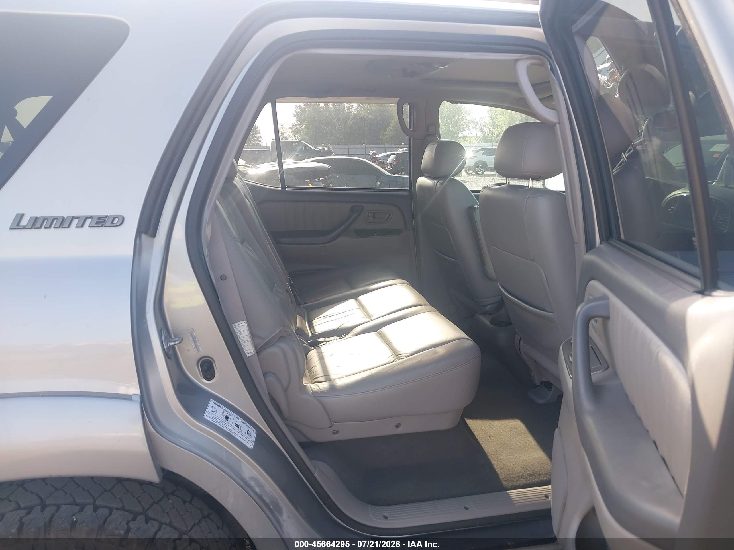 2003 Toyota Sequoia Limited V8 Silver vin: 5TDBT48A13S190171