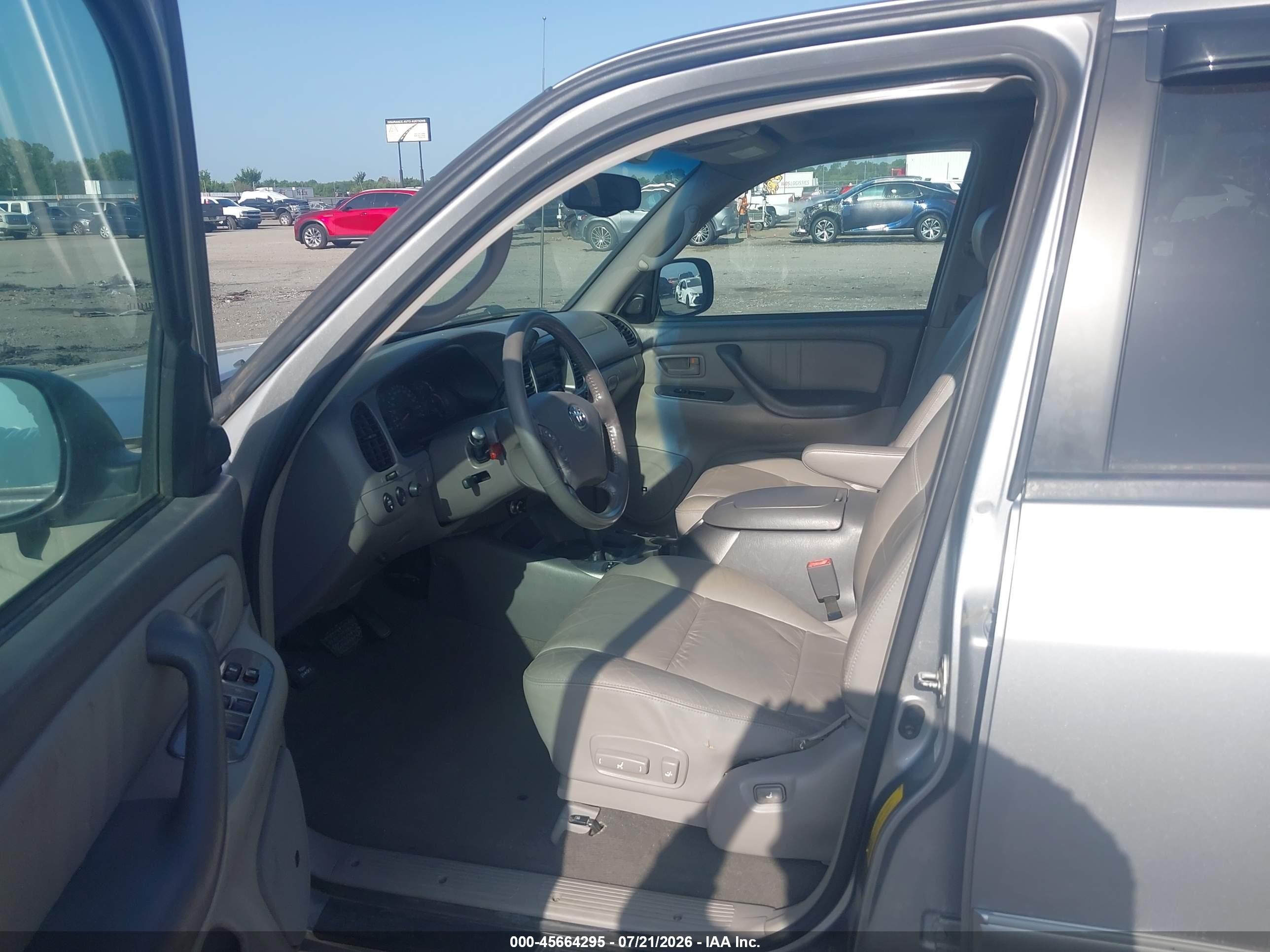 2003 Toyota Sequoia Limited V8 Silver vin: 5TDBT48A13S190171