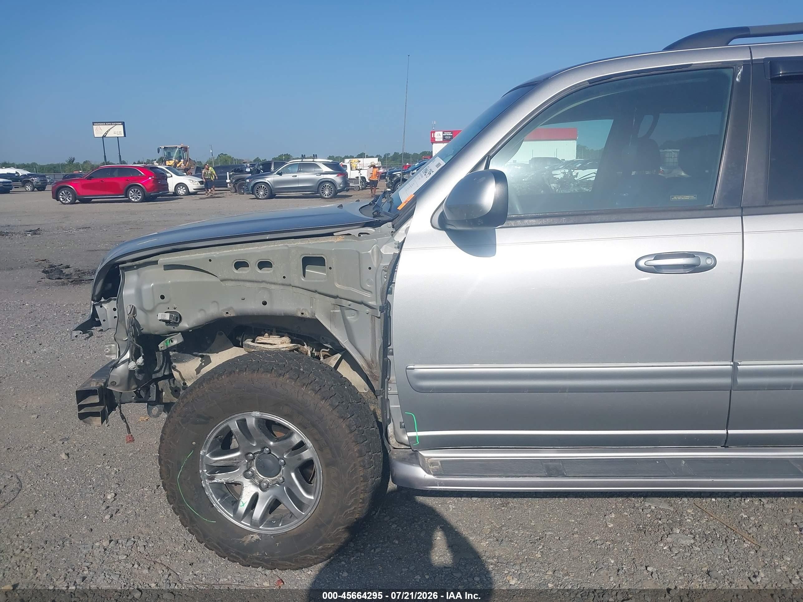 2003 Toyota Sequoia Limited V8 Silver vin: 5TDBT48A13S190171