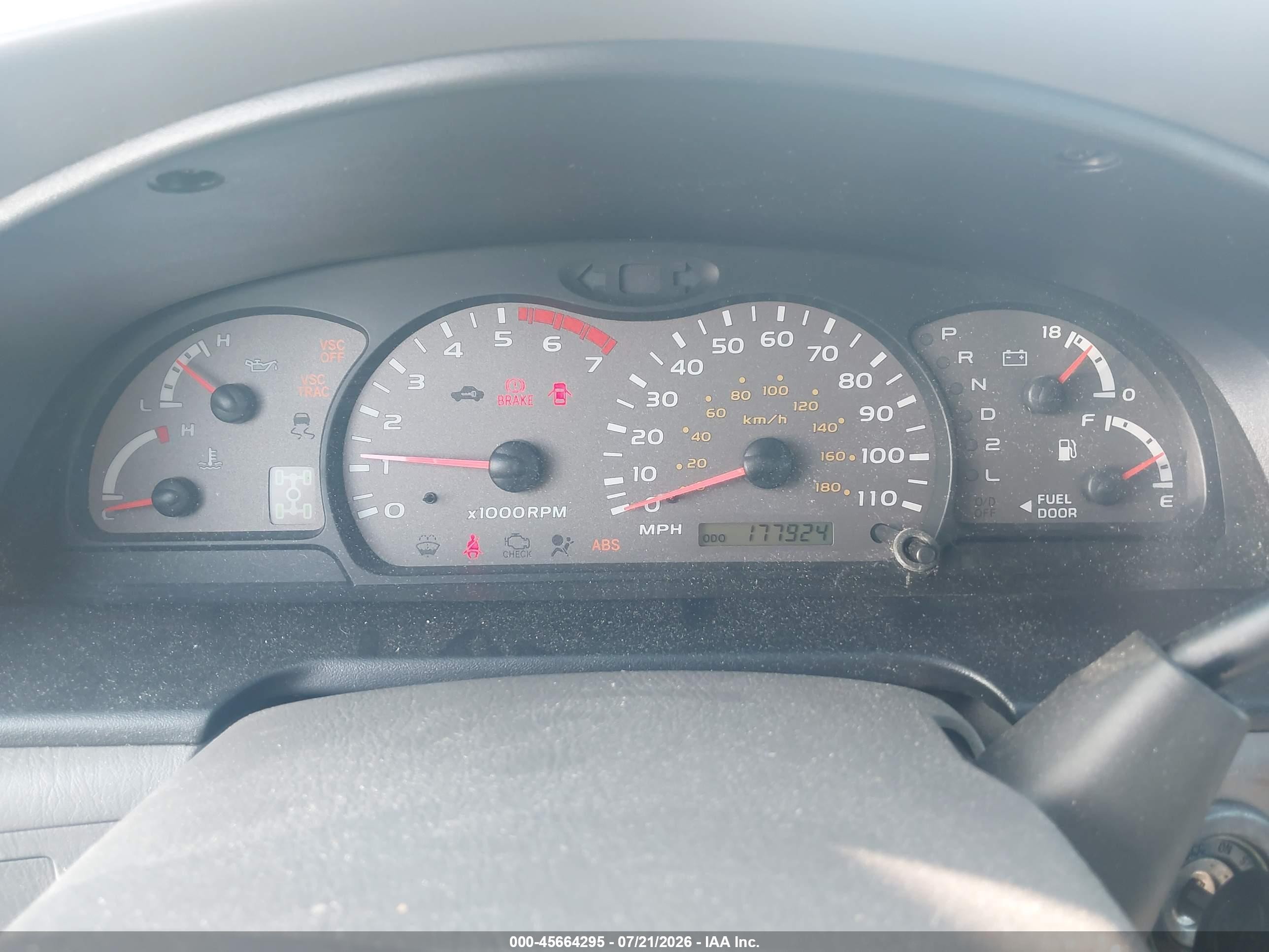 2003 Toyota Sequoia Limited V8 Silver vin: 5TDBT48A13S190171
