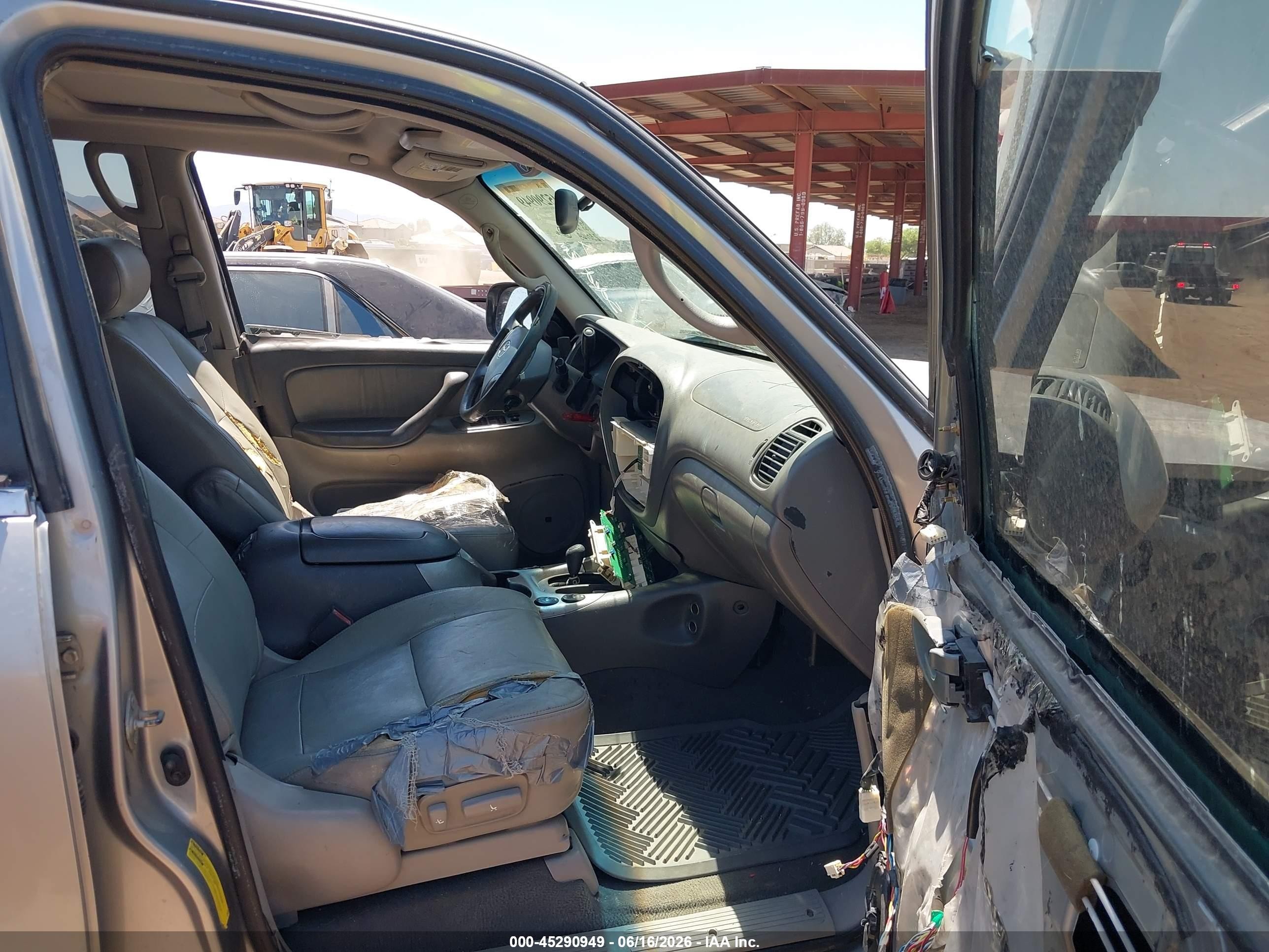 2003 Toyota Sequoia Limited V8 Silver vin: 5TDBT48A13S196195