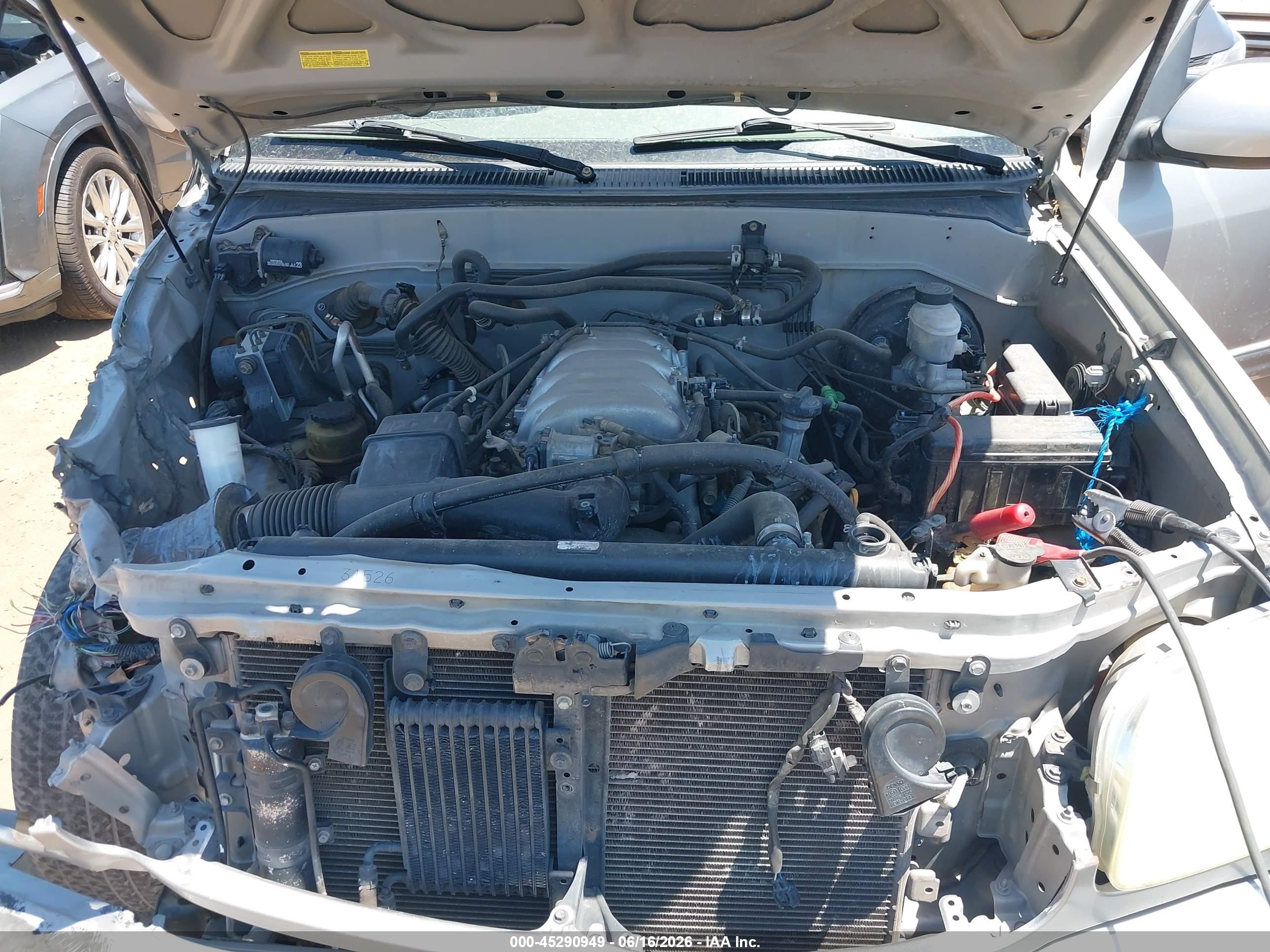 2003 Toyota Sequoia Limited V8 Silver vin: 5TDBT48A13S196195