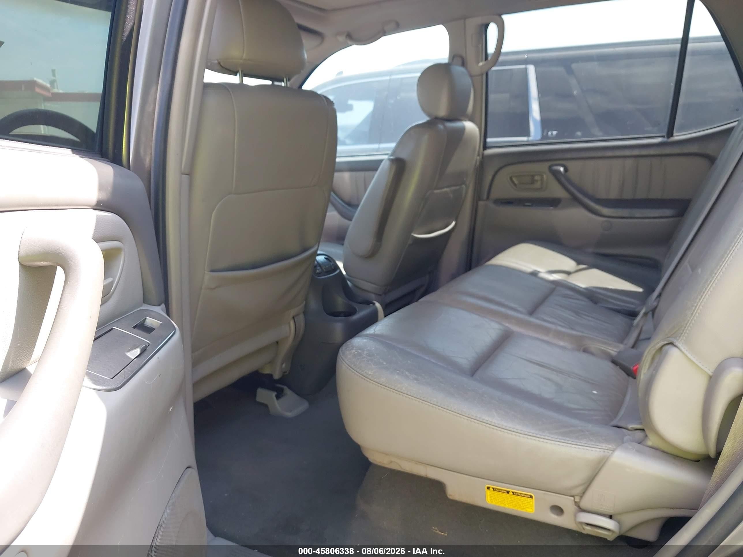 2004 Toyota Sequoia Limited V8 Silver vin: 5TDBT48A14S224725