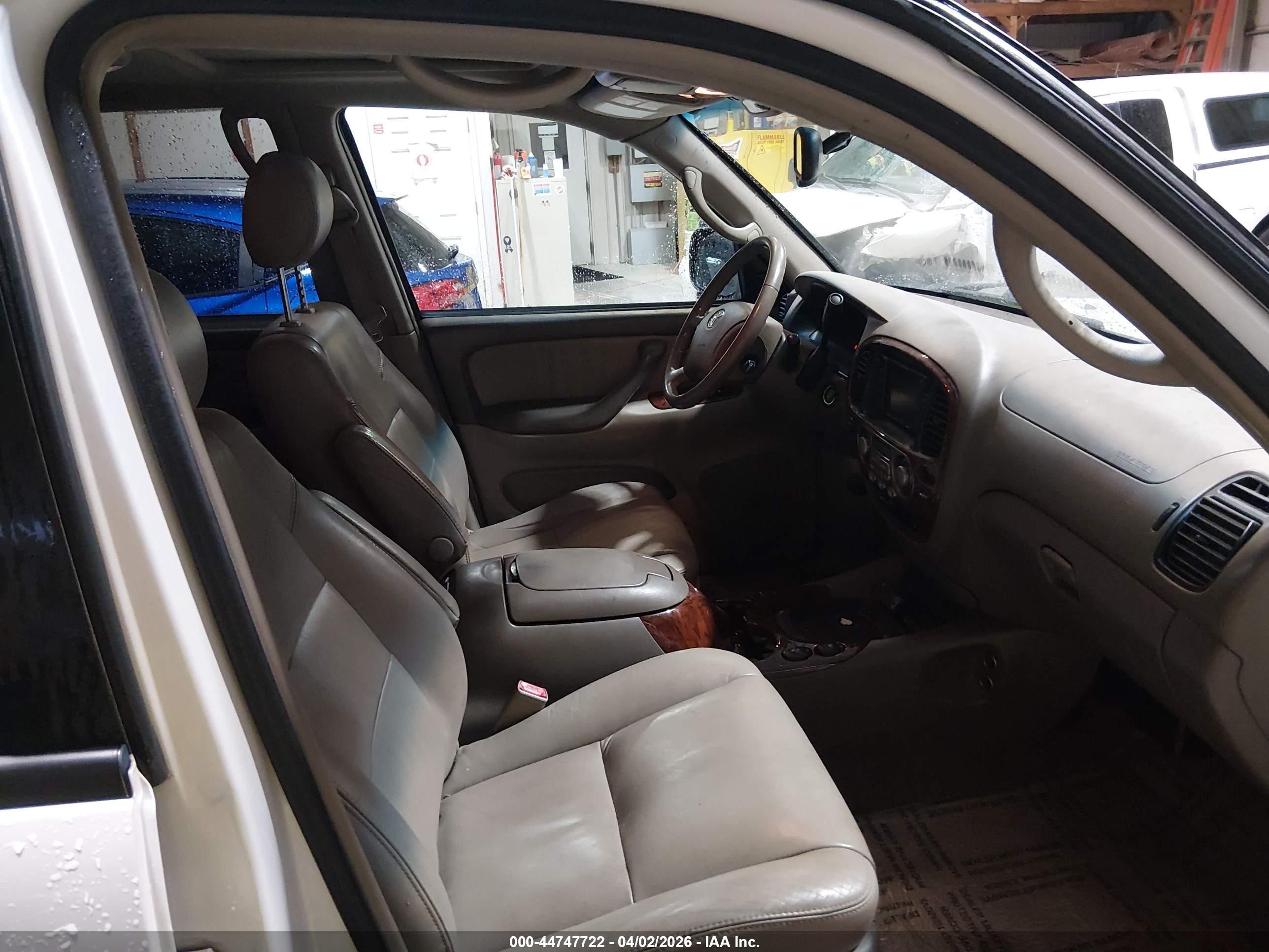 2006 Toyota Sequoia Limited V8 Белый vin: 5TDBT48A16S263723