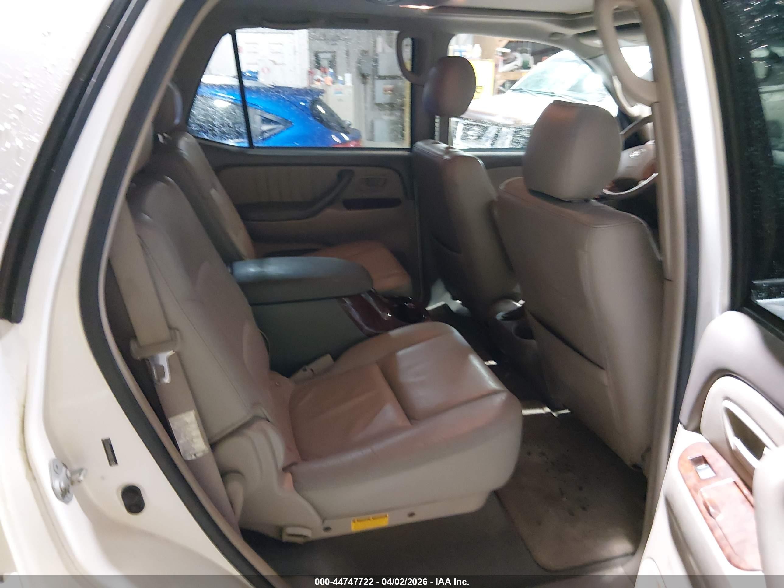 2006 Toyota Sequoia Limited V8 Белый vin: 5TDBT48A16S263723
