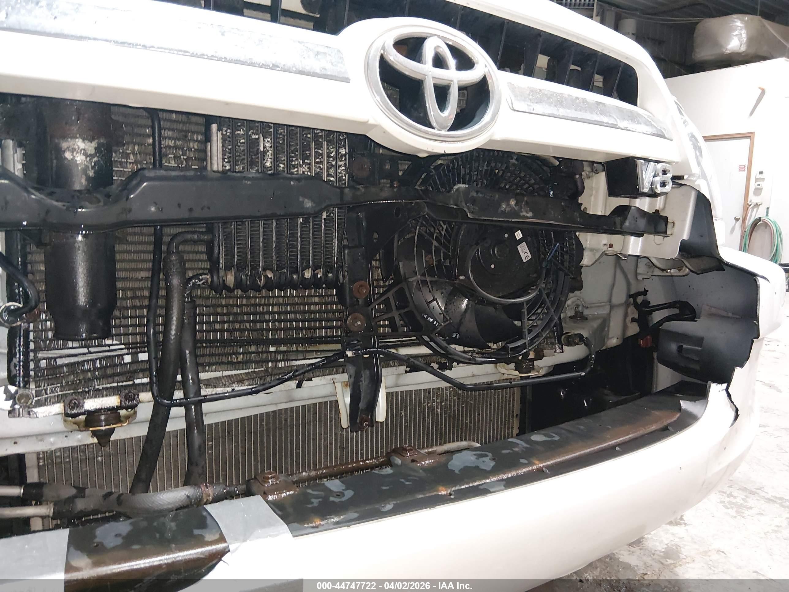 2006 Toyota Sequoia Limited V8 Белый vin: 5TDBT48A16S263723