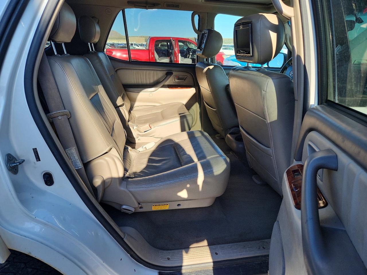 2006 Toyota Sequoia Limited White vin: 5TDBT48A16S268808