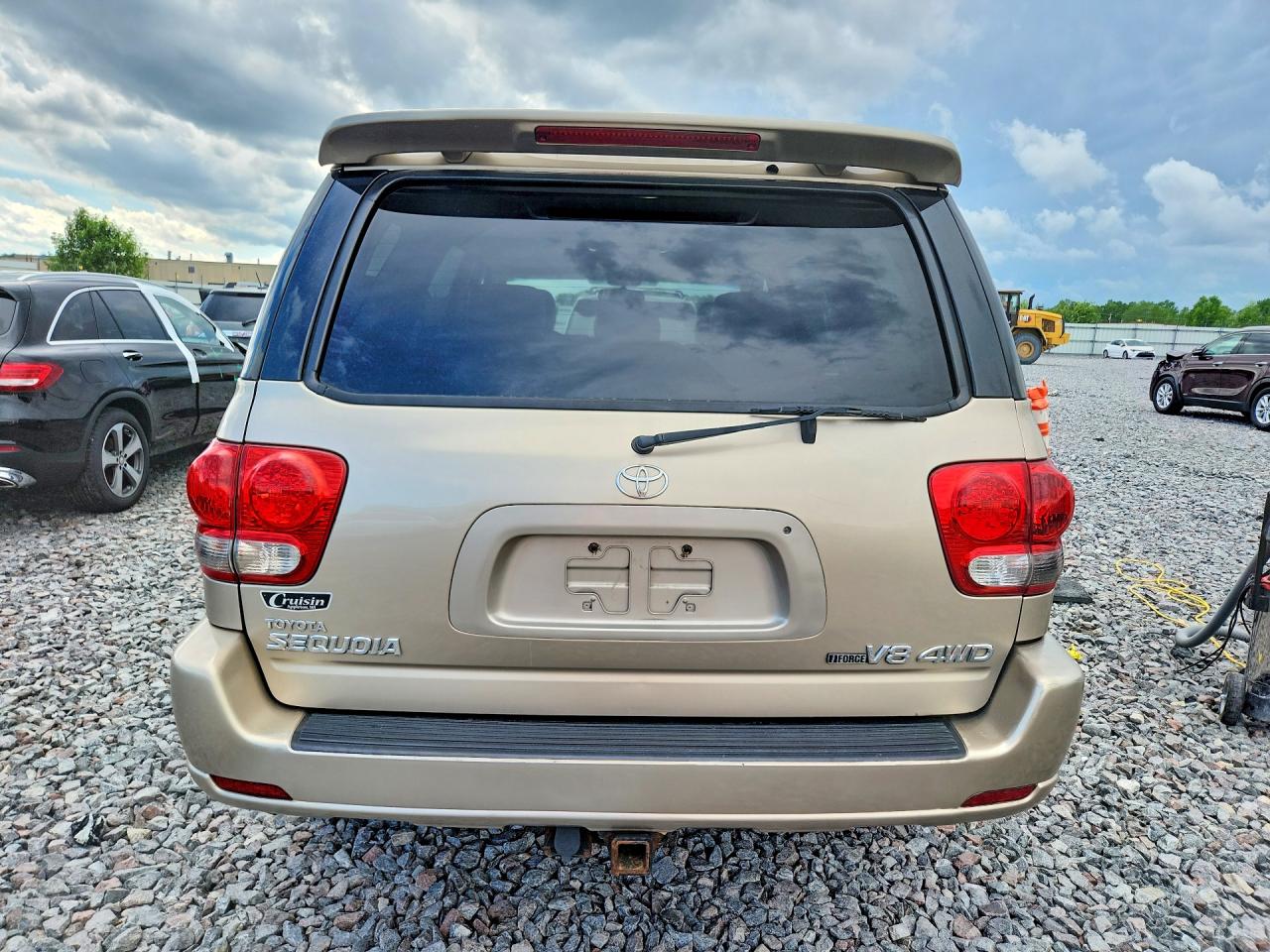 2006 Toyota Sequoia Limited Золотой vin: 5TDBT48A16S274835