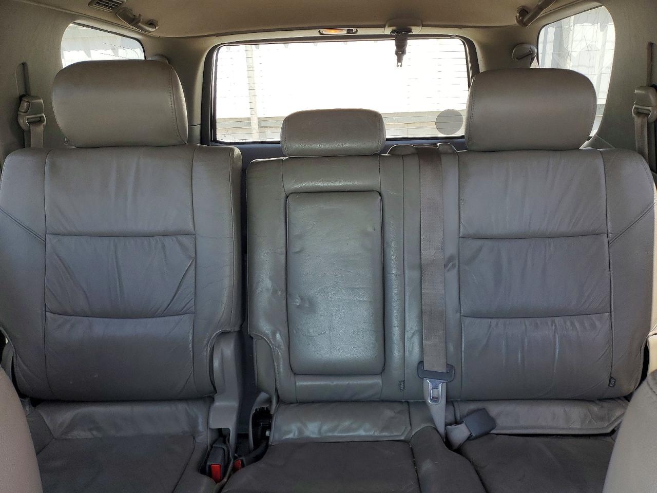 2002 Toyota Sequoia Limited Серебряный vin: 5TDBT48A22S093009