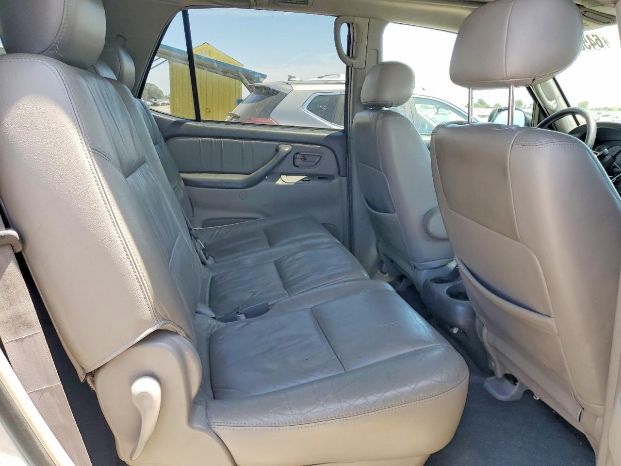 2002 Toyota Sequoia Limited Серебряный vin: 5TDBT48A22S093009