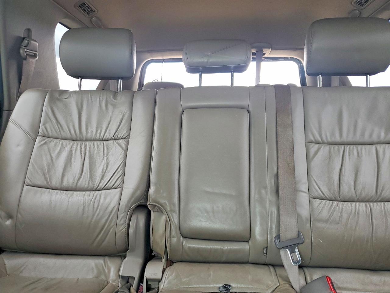 2003 Toyota Sequoia Limited Silver vin: 5TDBT48A23S184430
