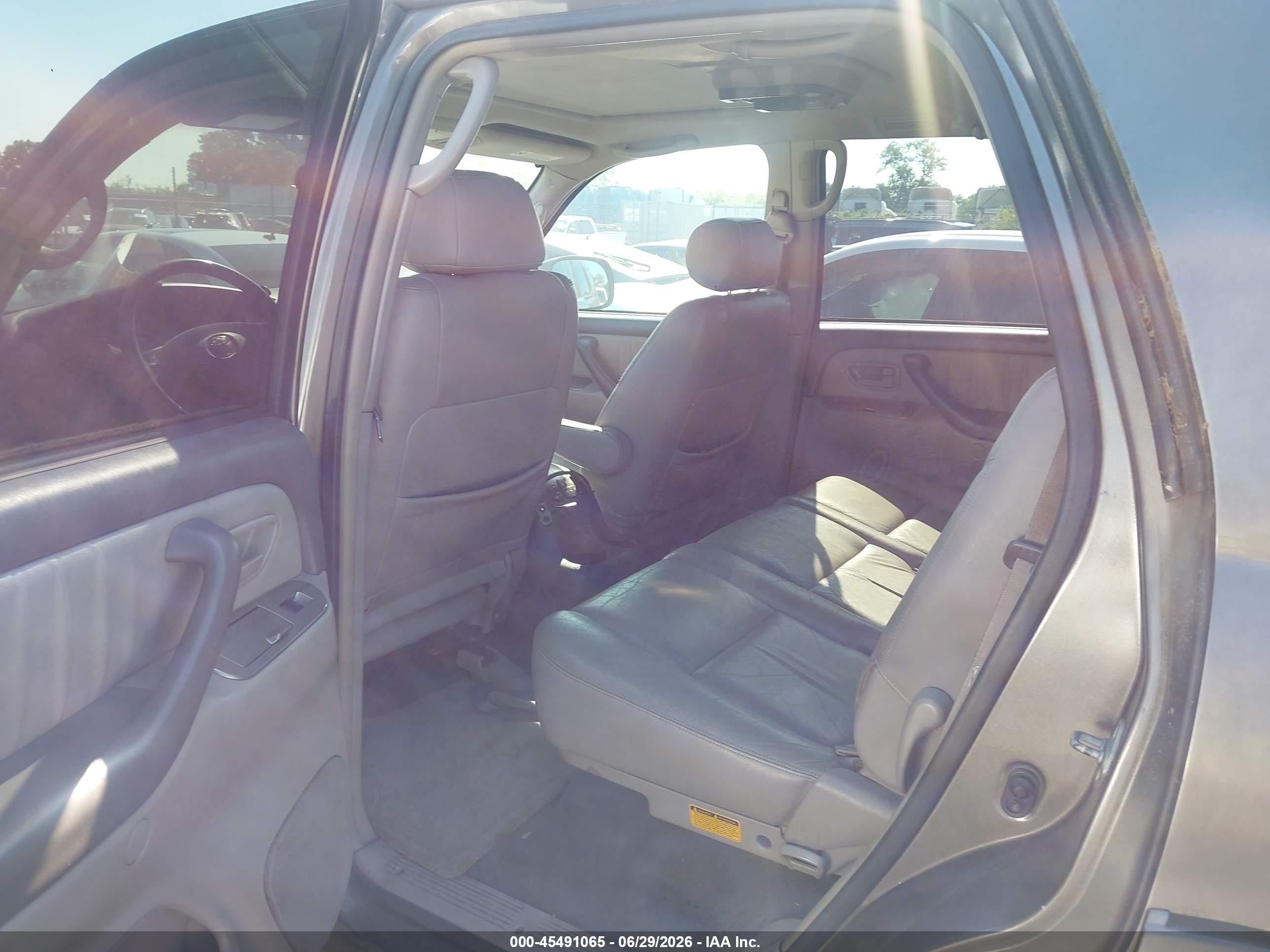 2004 Toyota Sequoia Limited V8 Gray vin: 5TDBT48A24S216536