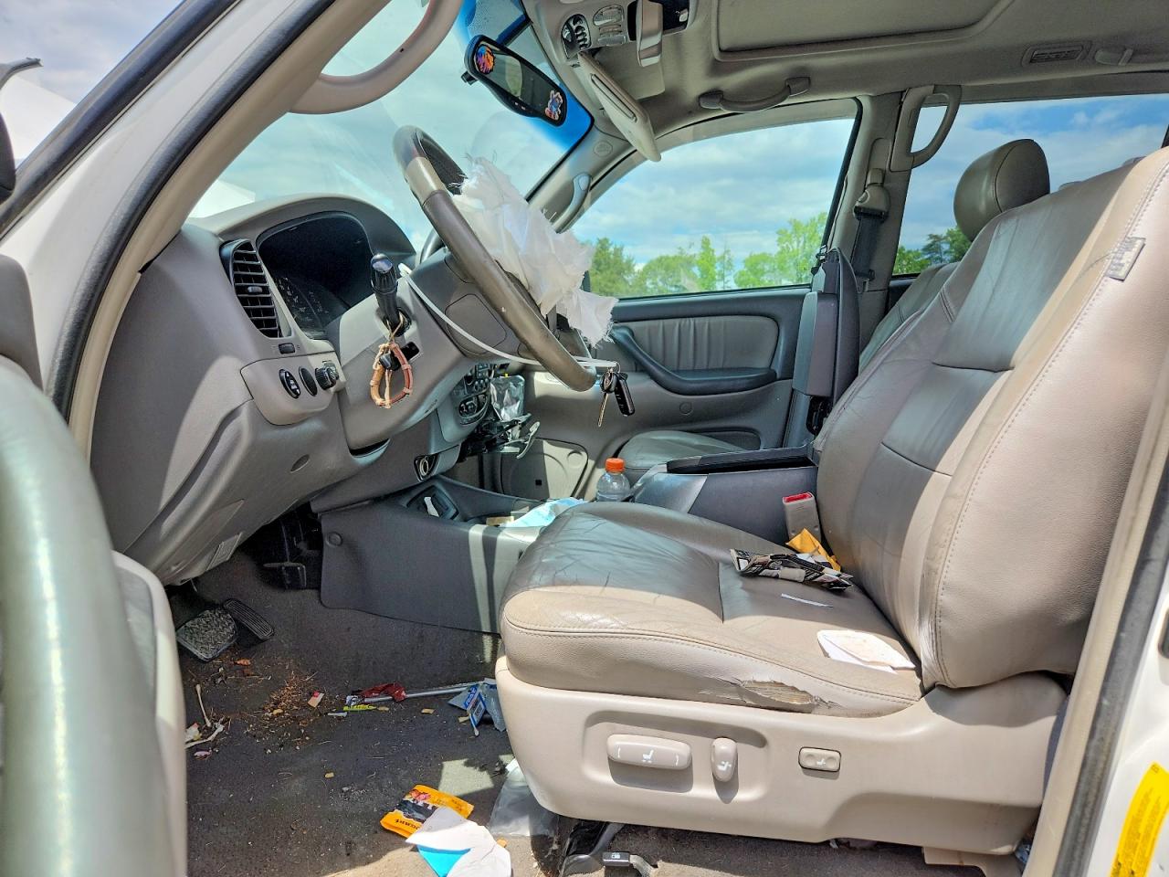 2005 Toyota Sequoia Limited White vin: 5TDBT48A25S247030