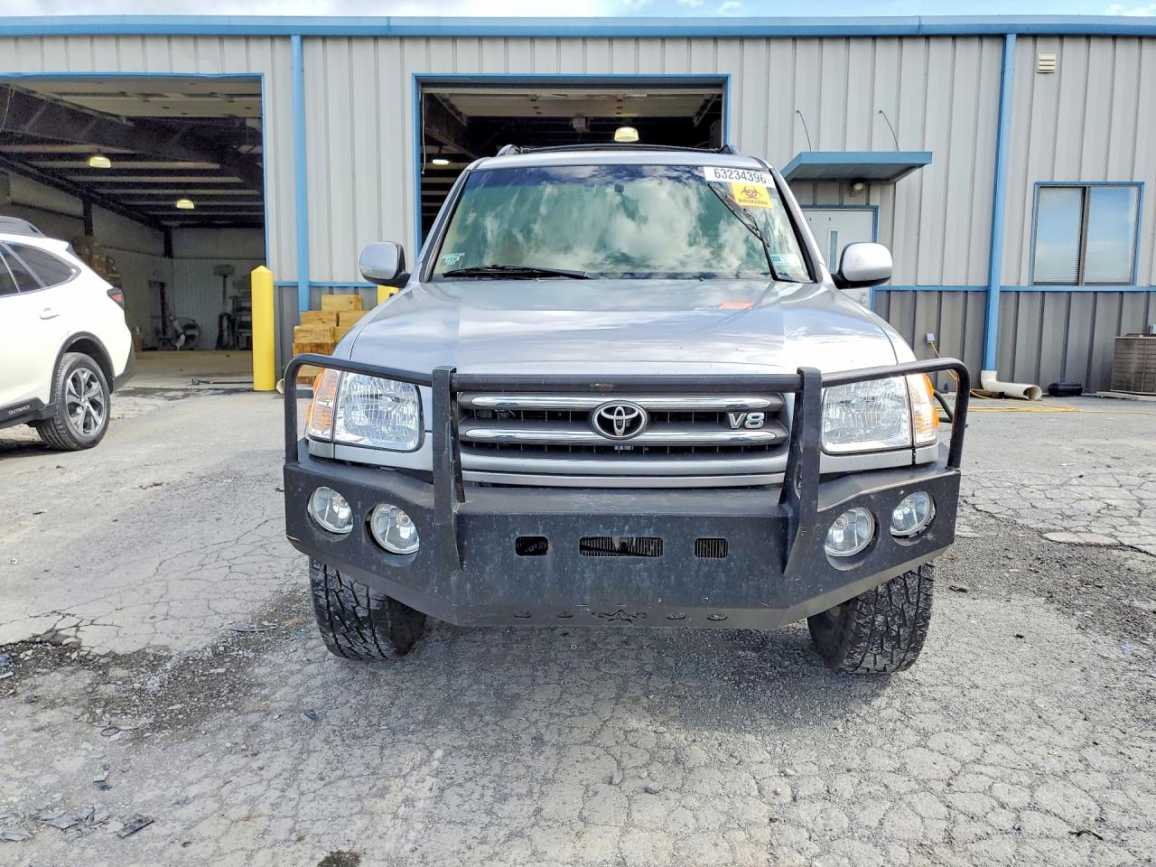 2001 Toyota Sequoia Limited Серебряный vin: 5TDBT48A31S035490