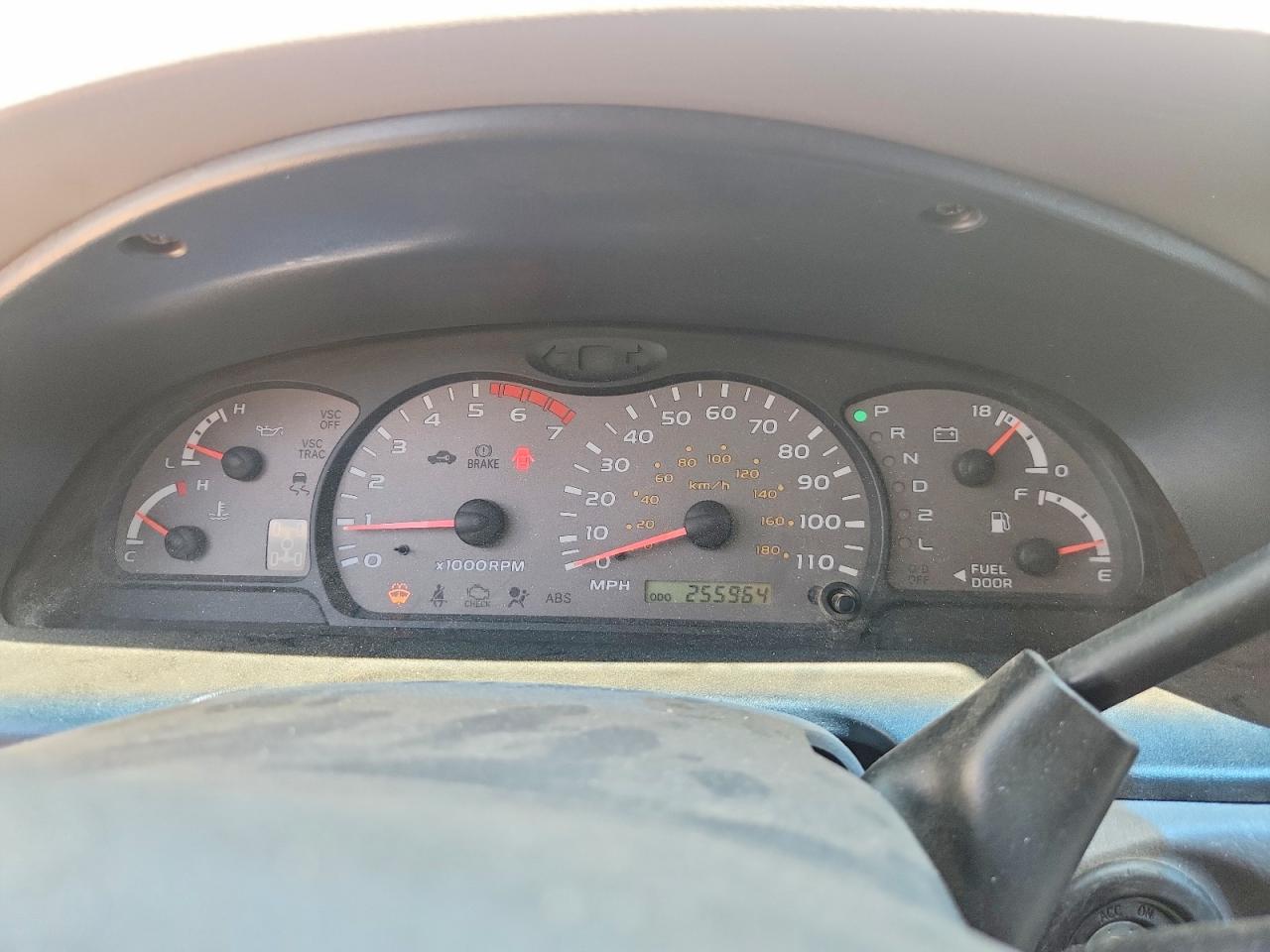 2002 Toyota Sequoia Limited Белый vin: 5TDBT48A32S064053