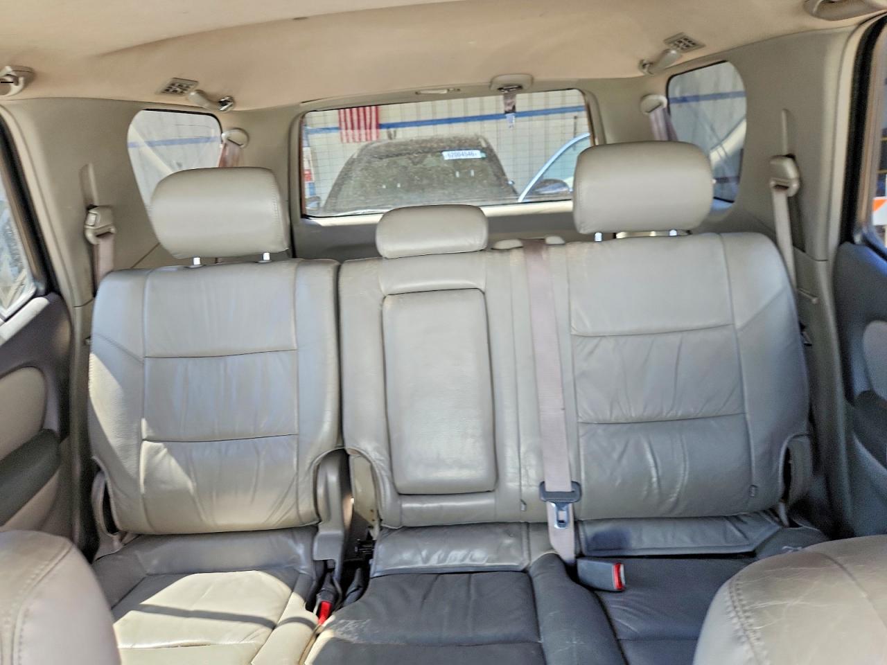 2002 Toyota Sequoia Limited Белый vin: 5TDBT48A32S064053