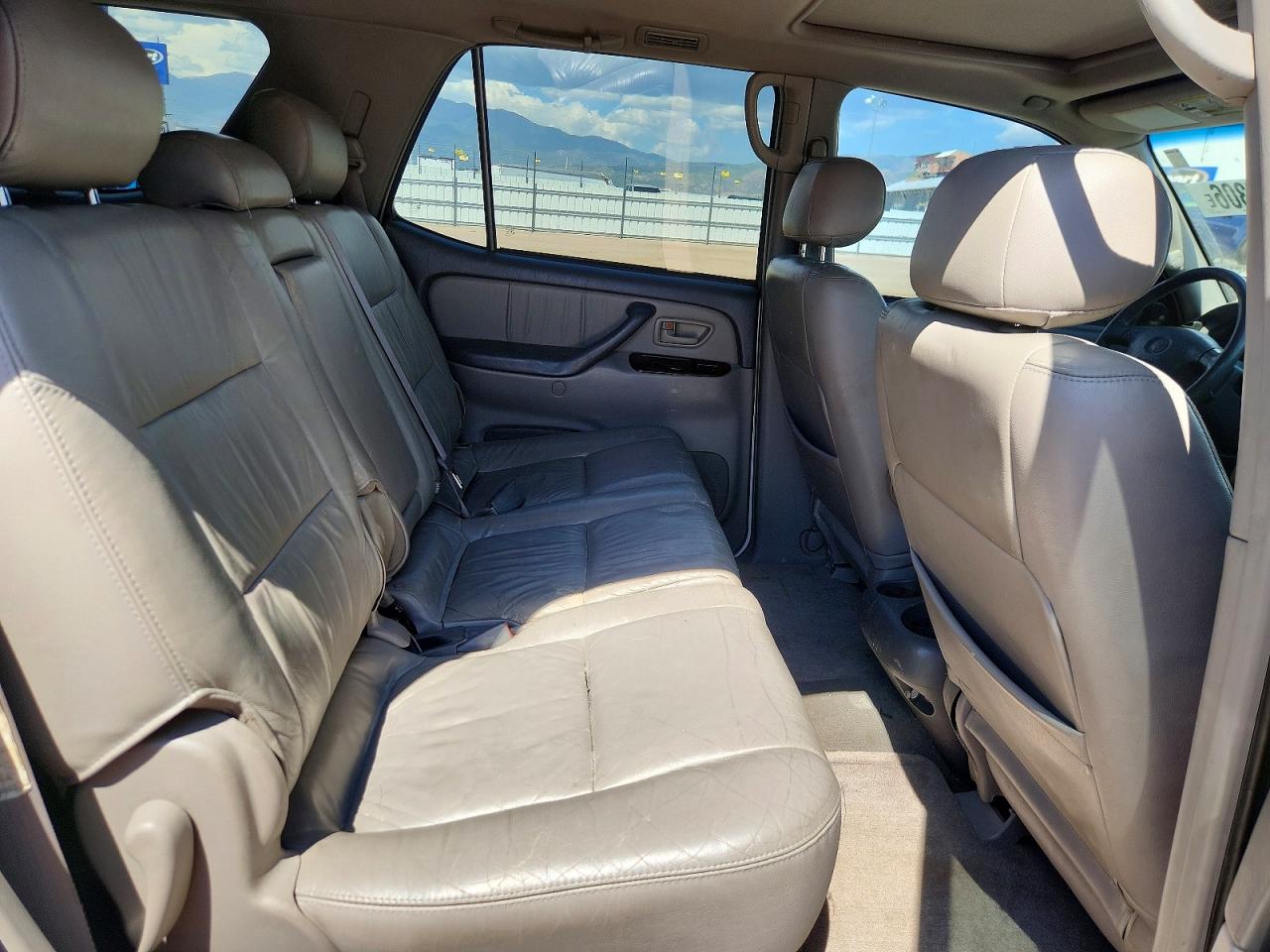 2002 Toyota Sequoia Limited Белый vin: 5TDBT48A32S064053