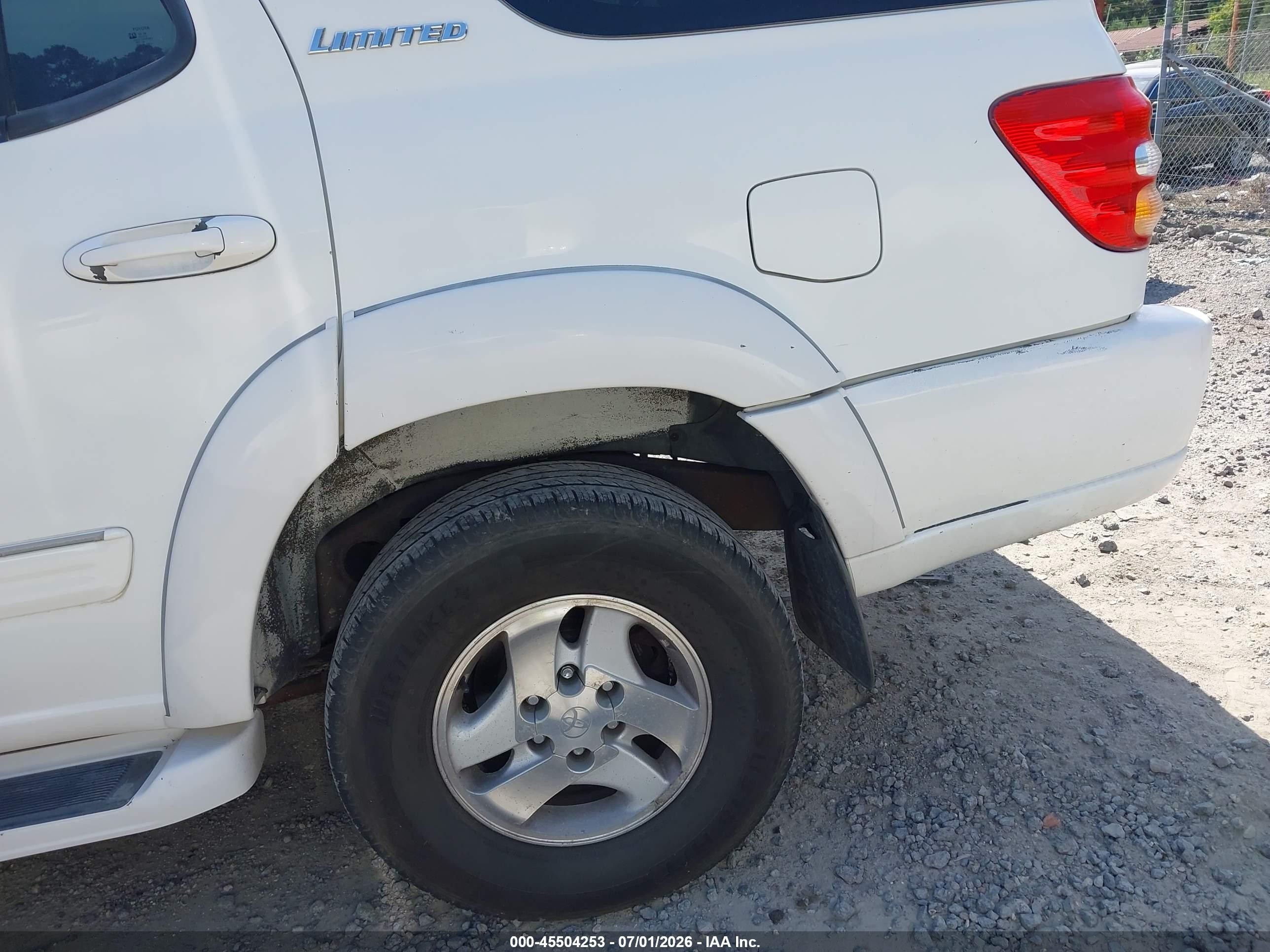 2002 Toyota Sequoia Limited V8 White vin: 5TDBT48A32S087929
