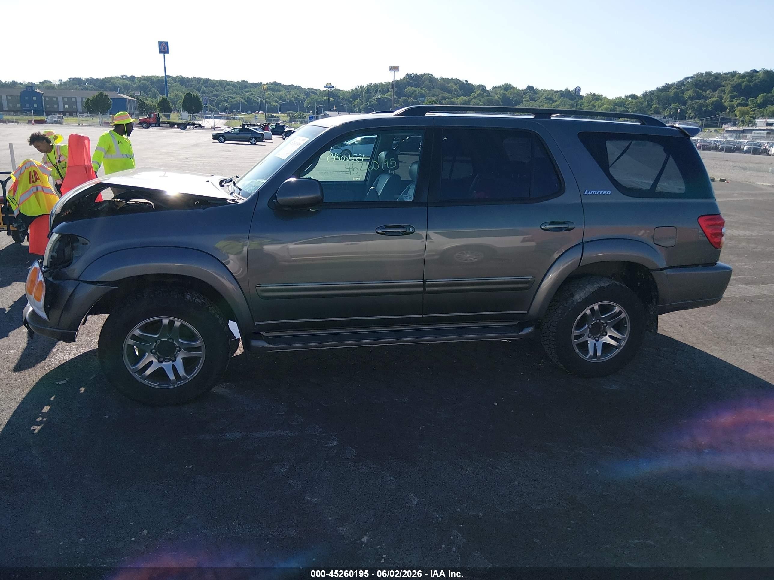 2003 Toyota Sequoia Limited V8 Серый vin: 5TDBT48A33S194528