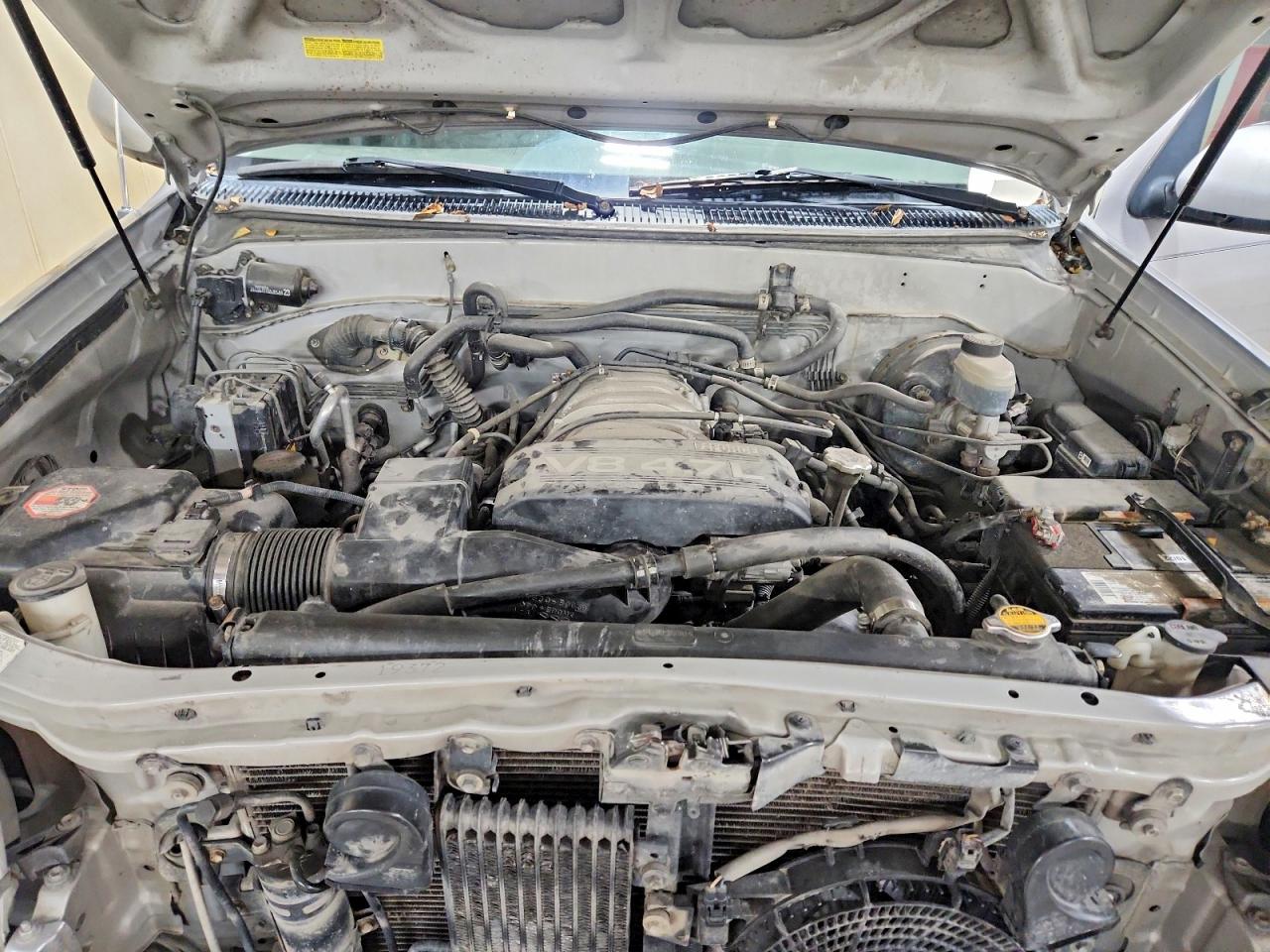 2001 Toyota Sequoia Limited Silver vin: 5TDBT48A41S028760