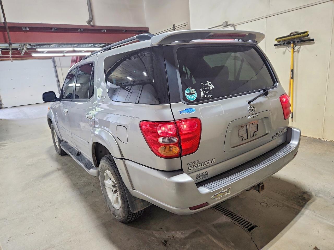 2001 Toyota Sequoia Limited Silver vin: 5TDBT48A41S028760