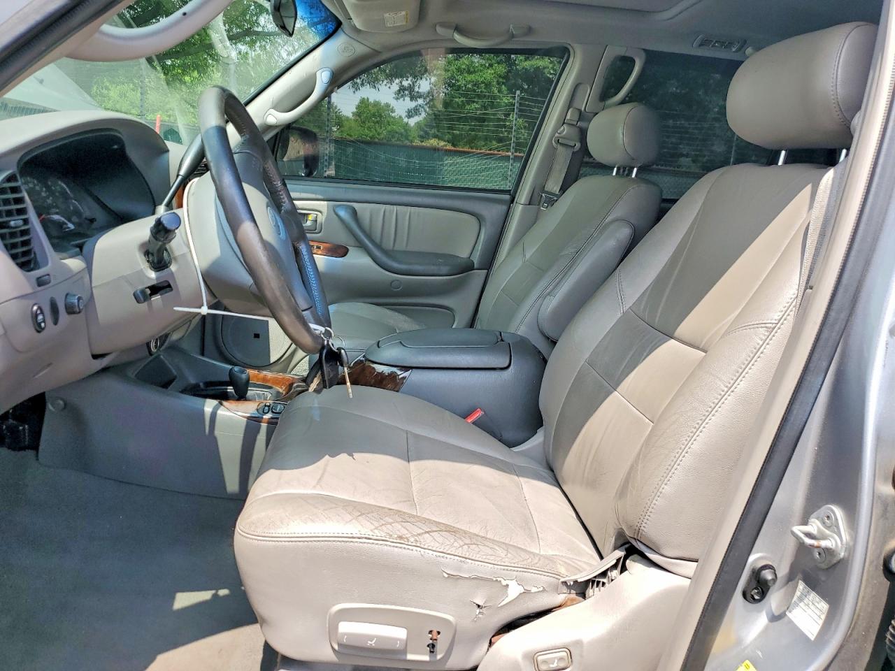 2002 Toyota Sequoia Limited Silver vin: 5TDBT48A42S122235