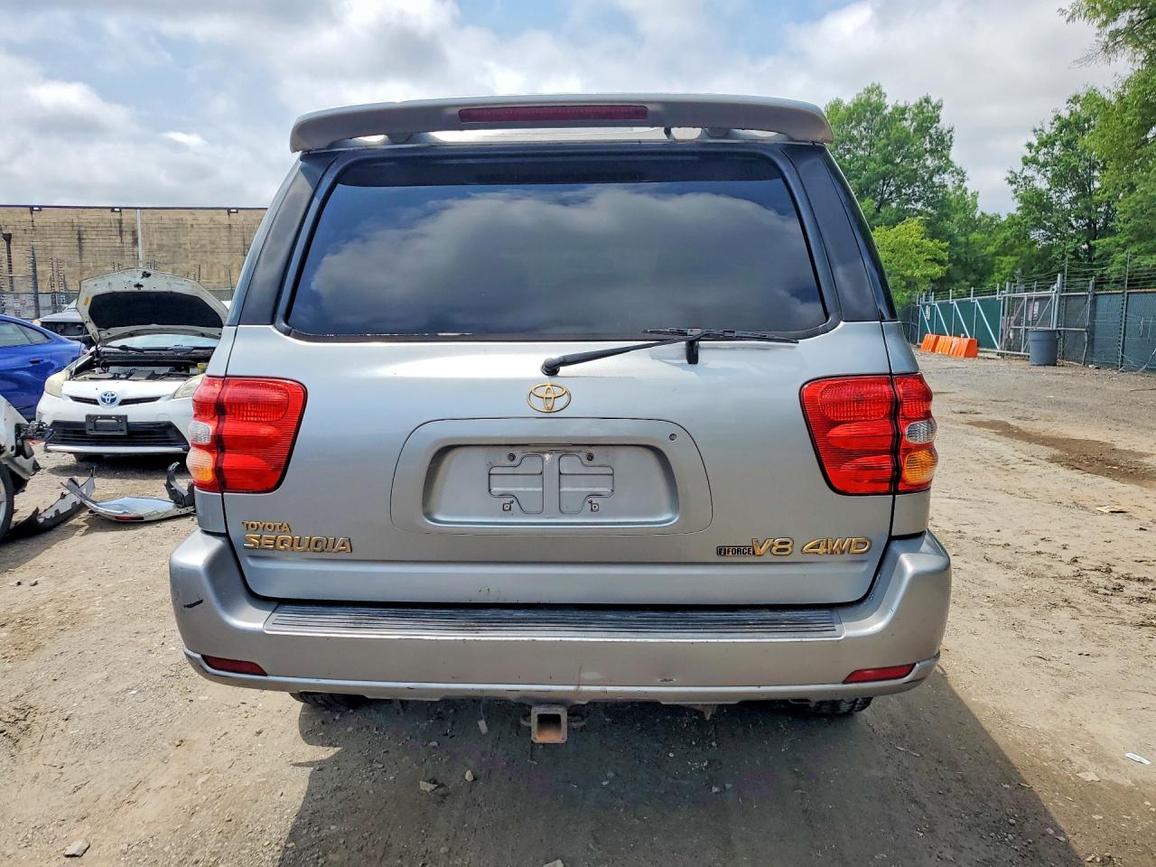 2002 Toyota Sequoia Limited Silver vin: 5TDBT48A42S122235