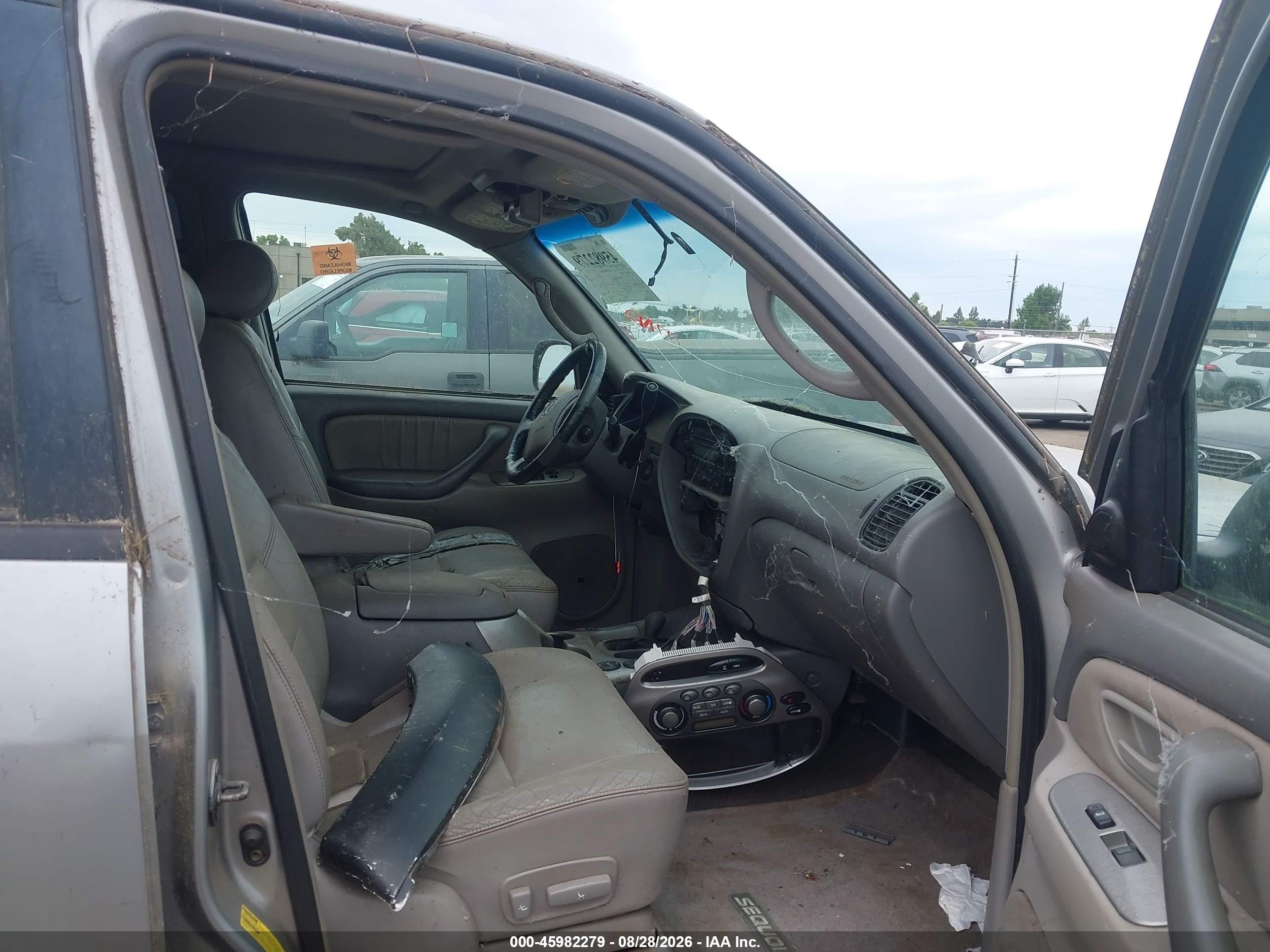 2004 Toyota Sequoia Limited V8 Silver vin: 5TDBT48A44S231684