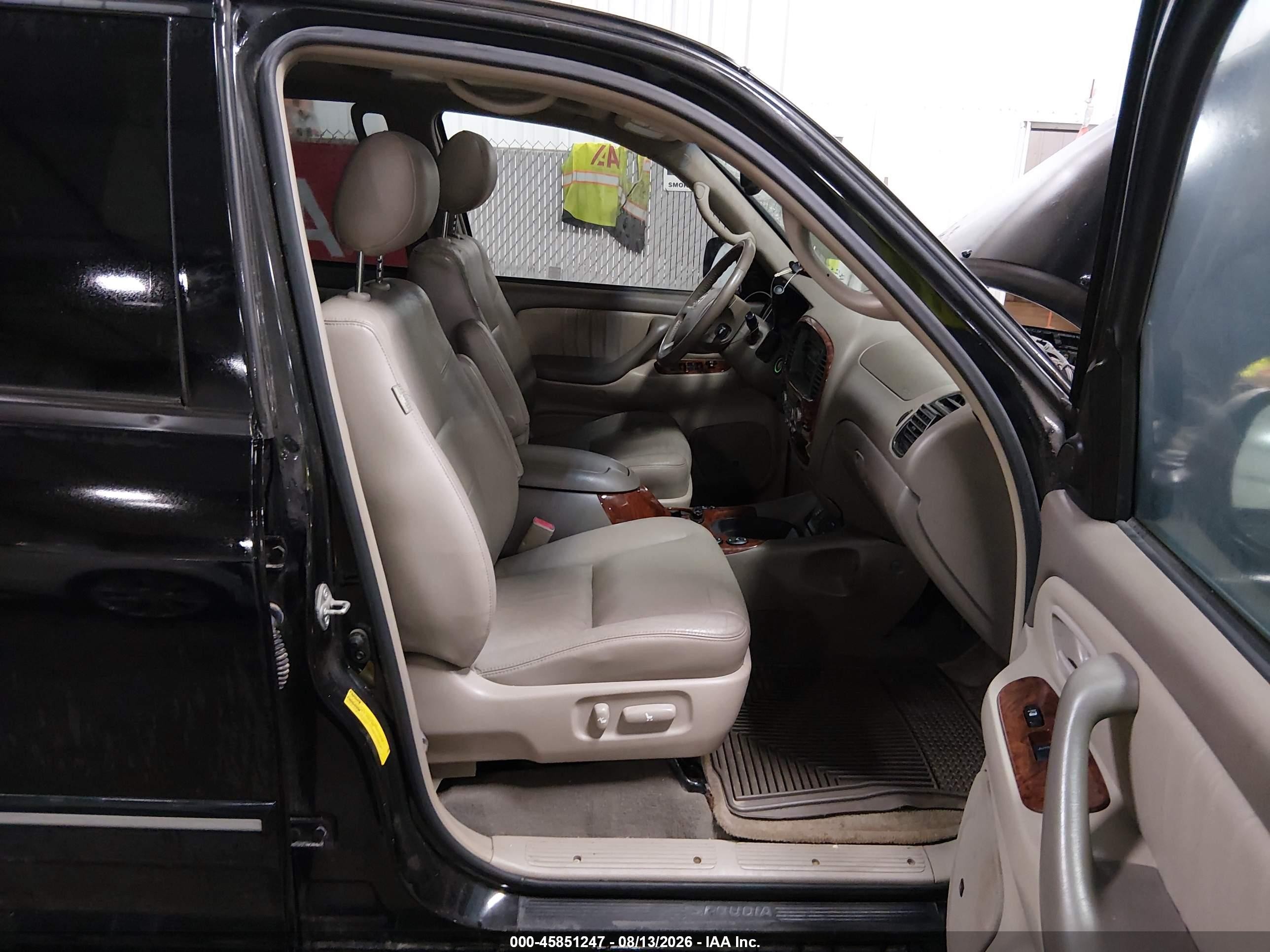 2005 Toyota Sequoia Limited V8 Черный vin: 5TDBT48A45S252228