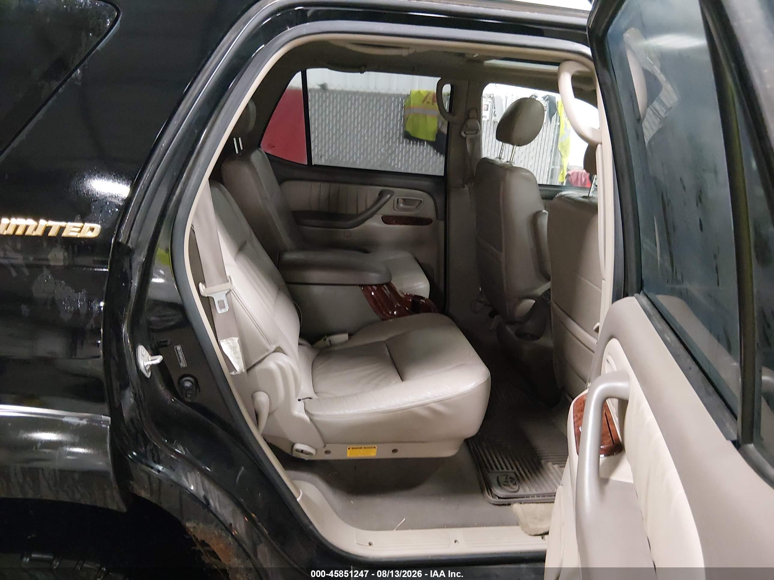 2005 Toyota Sequoia Limited V8 Черный vin: 5TDBT48A45S252228