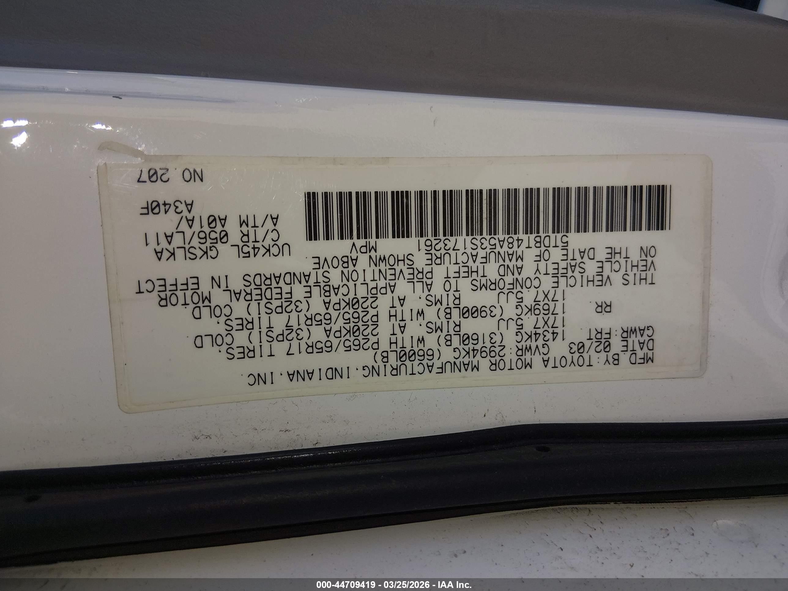2003 Toyota Sequoia Limited V8 White vin: 5TDBT48A53S173261