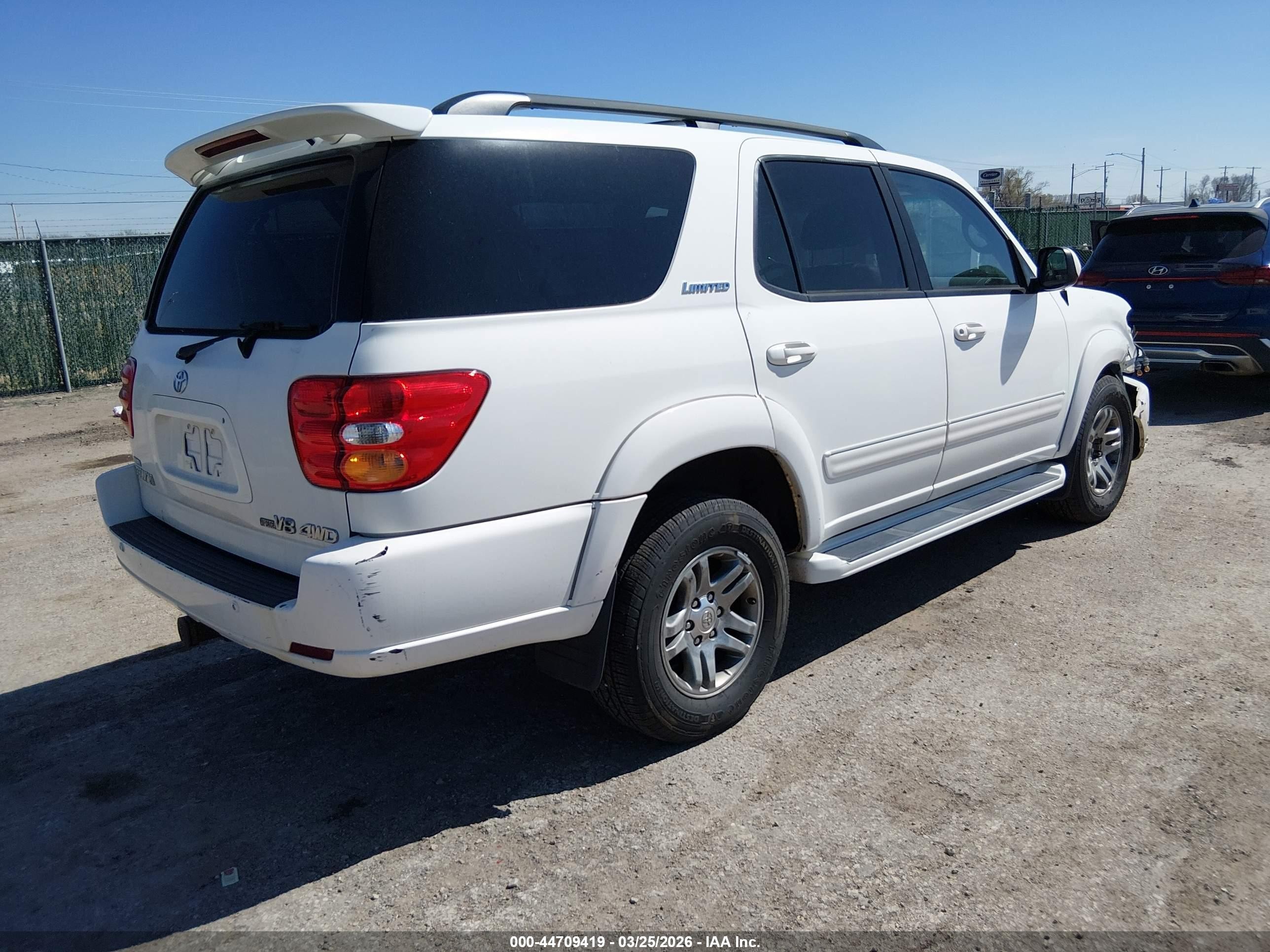 2003 Toyota Sequoia Limited V8 White vin: 5TDBT48A53S173261