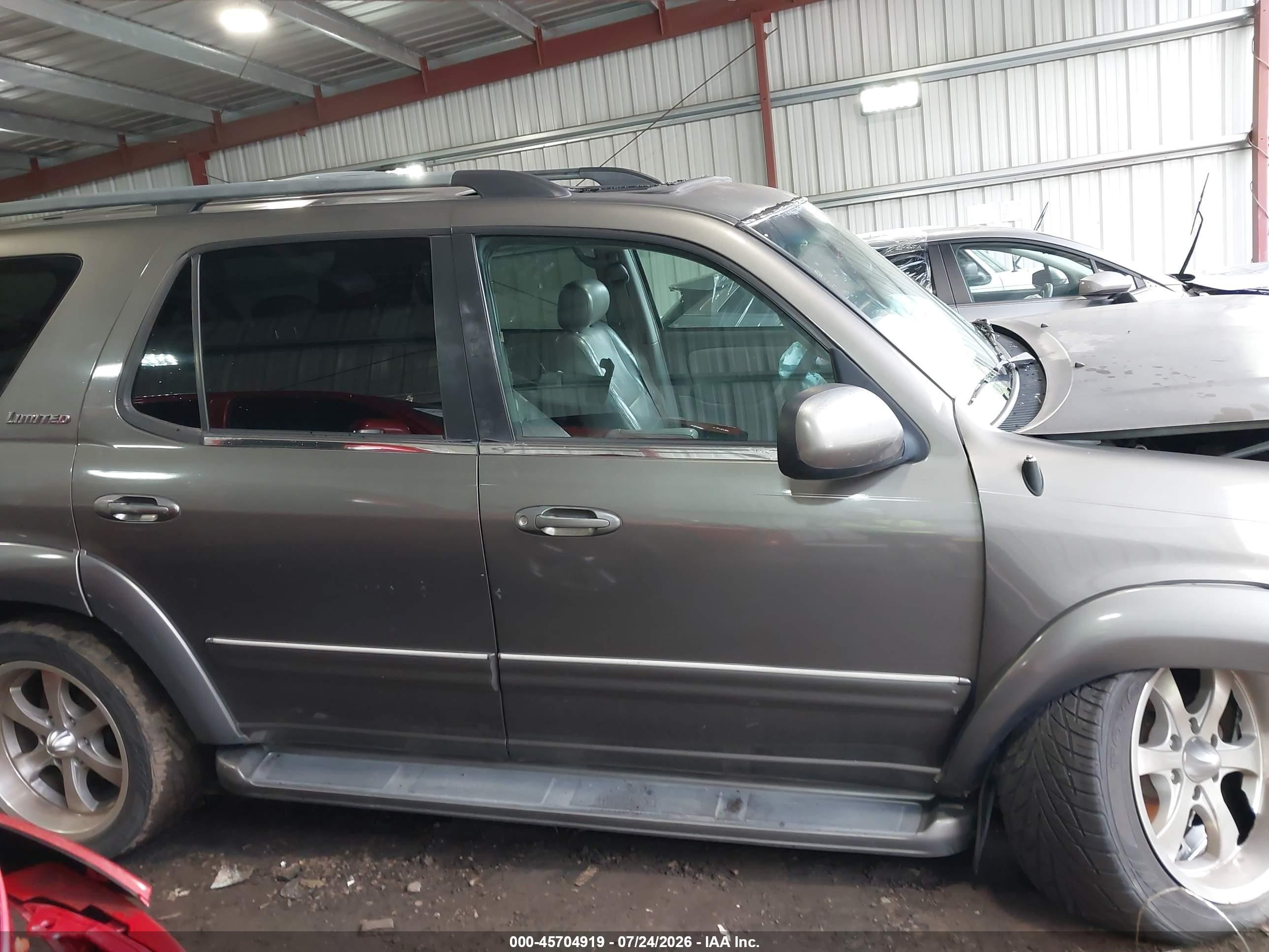 2003 Toyota Sequoia Limited V8 Серый vin: 5TDBT48A53S178525