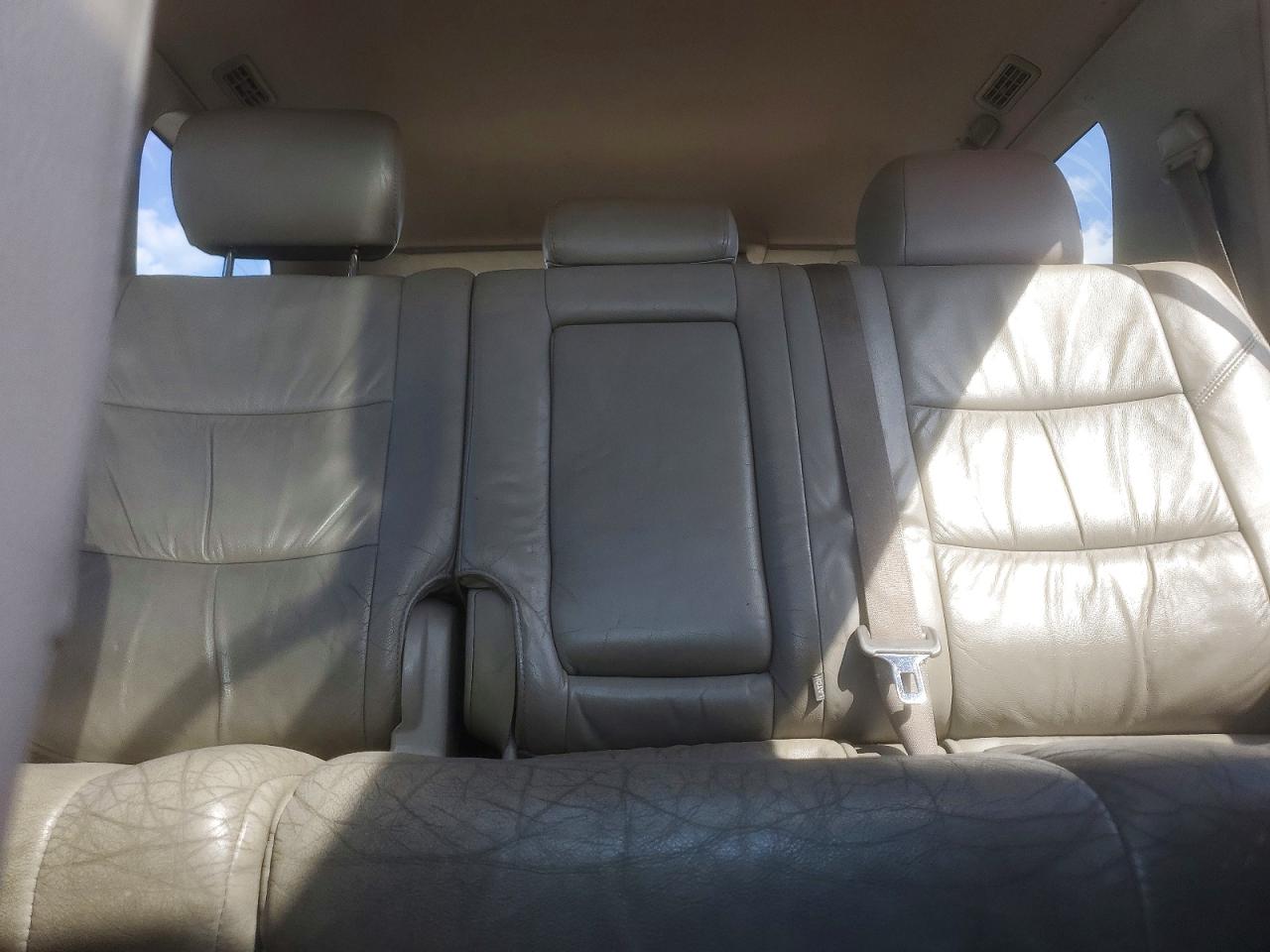 2004 Toyota Sequoia Limited Silver vin: 5TDBT48A54S216529