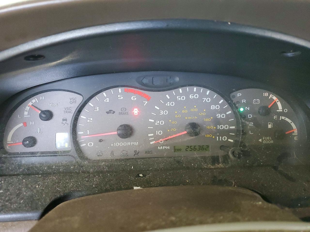 2004 Toyota Sequoia Limited White vin: 5TDBT48A54S227868