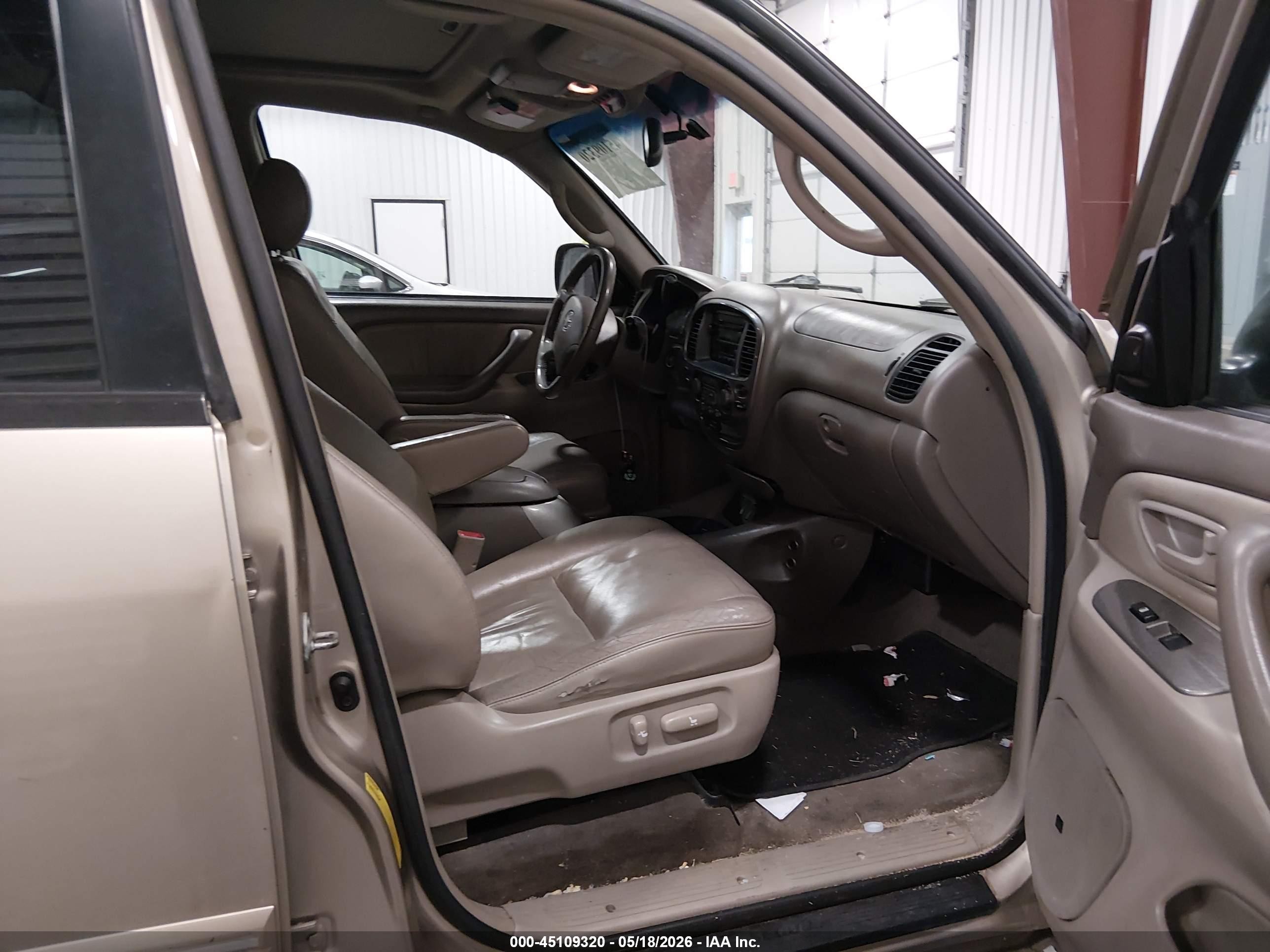 2005 Toyota Sequoia Limited V8 Желто-коричневый vin: 5TDBT48A55S237379