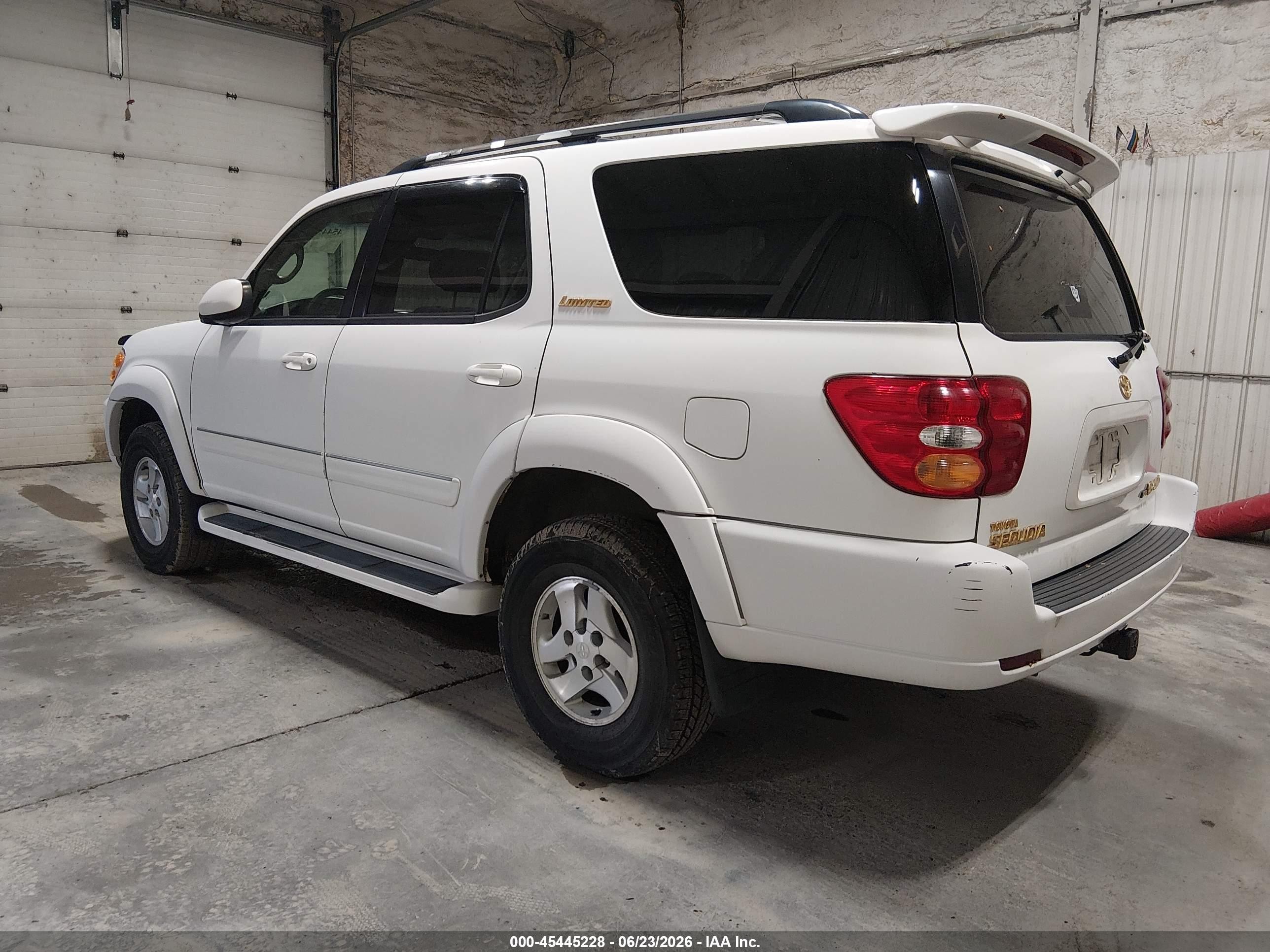 2001 Toyota Sequoia Limited White vin: 5TDBT48A61S047536