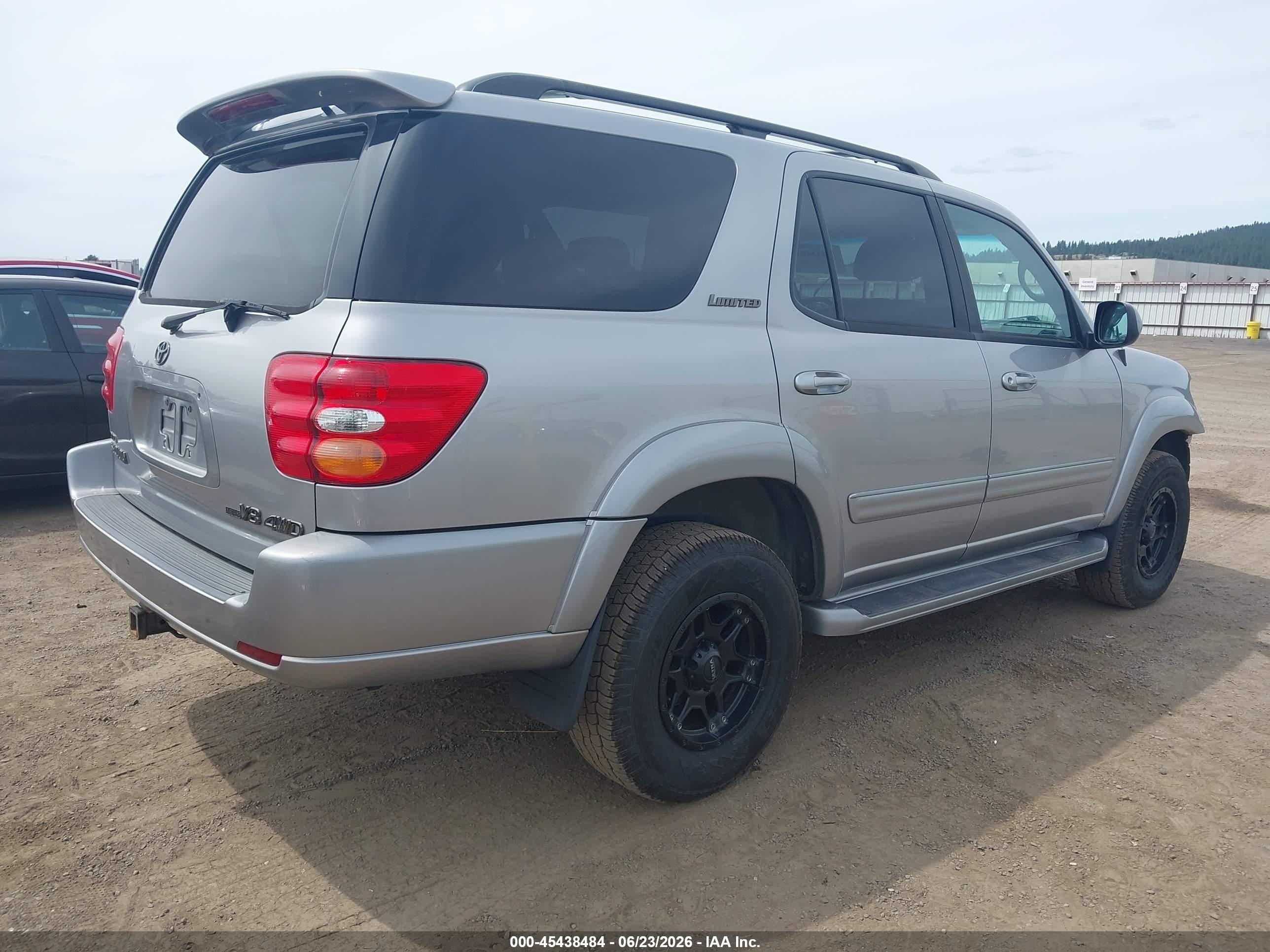 2002 Toyota Sequoia Limited V8 Silver vin: 5TDBT48A62S075113