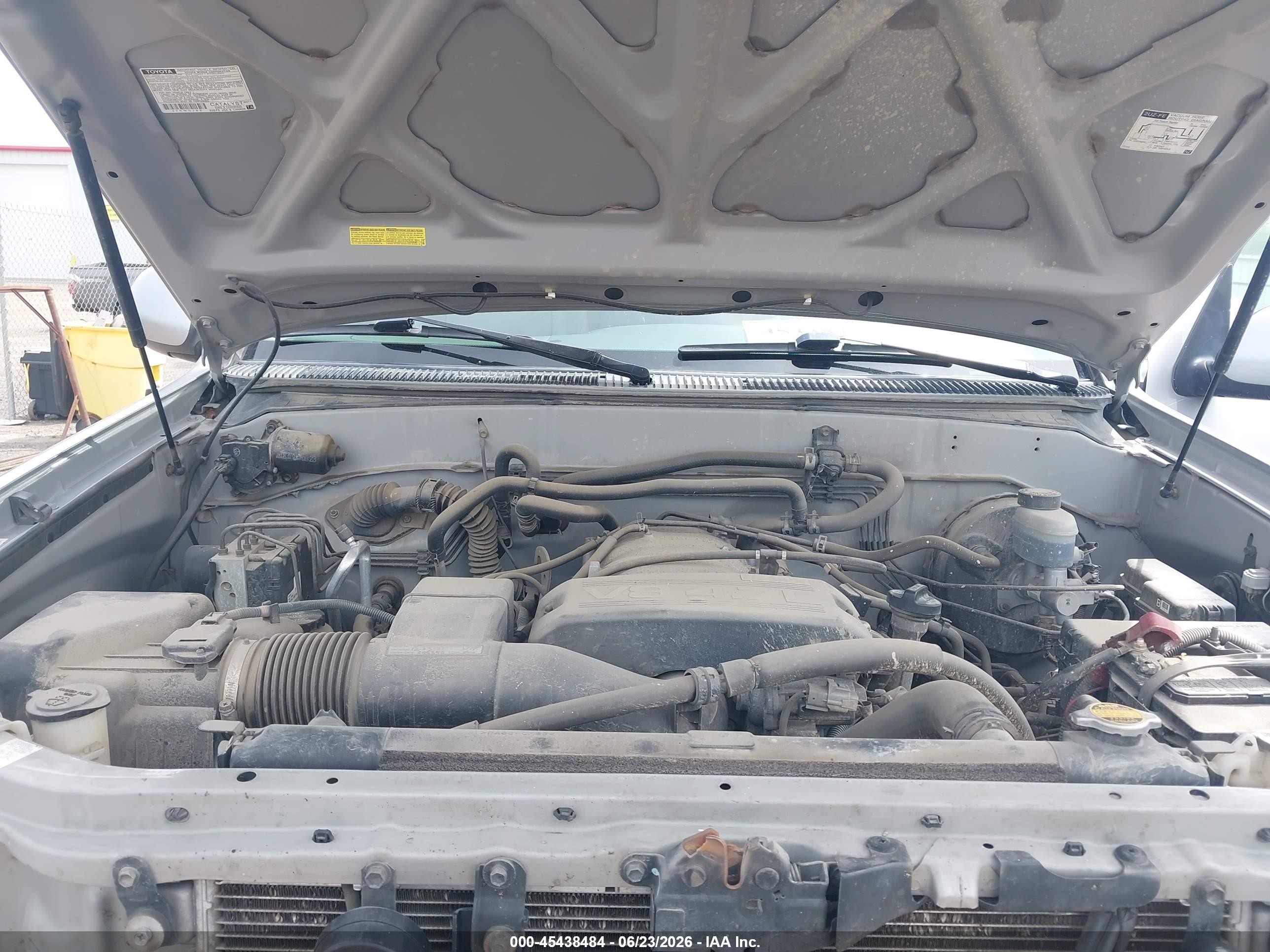 2002 Toyota Sequoia Limited V8 Silver vin: 5TDBT48A62S075113