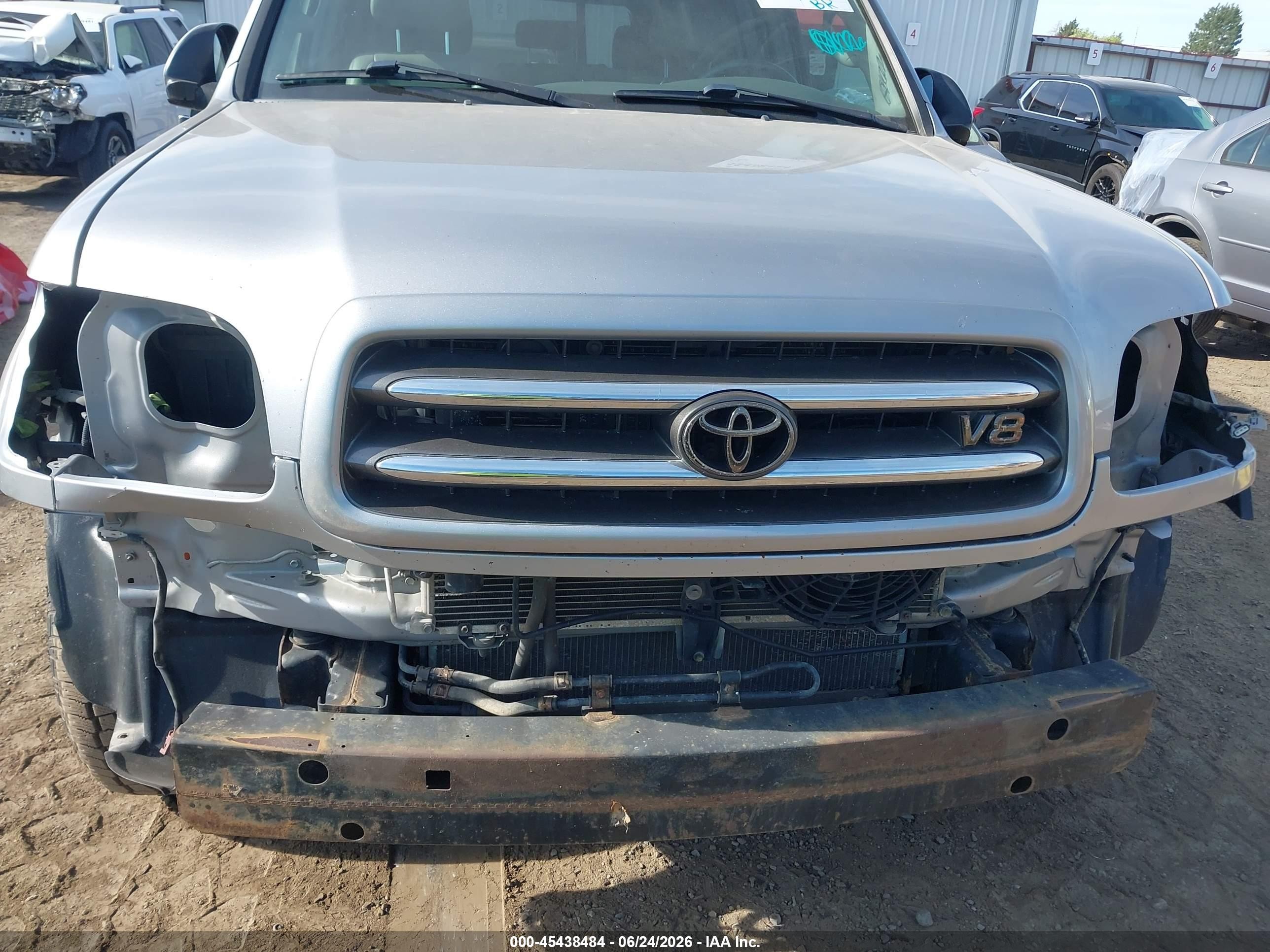 2002 Toyota Sequoia Limited V8 Silver vin: 5TDBT48A62S075113