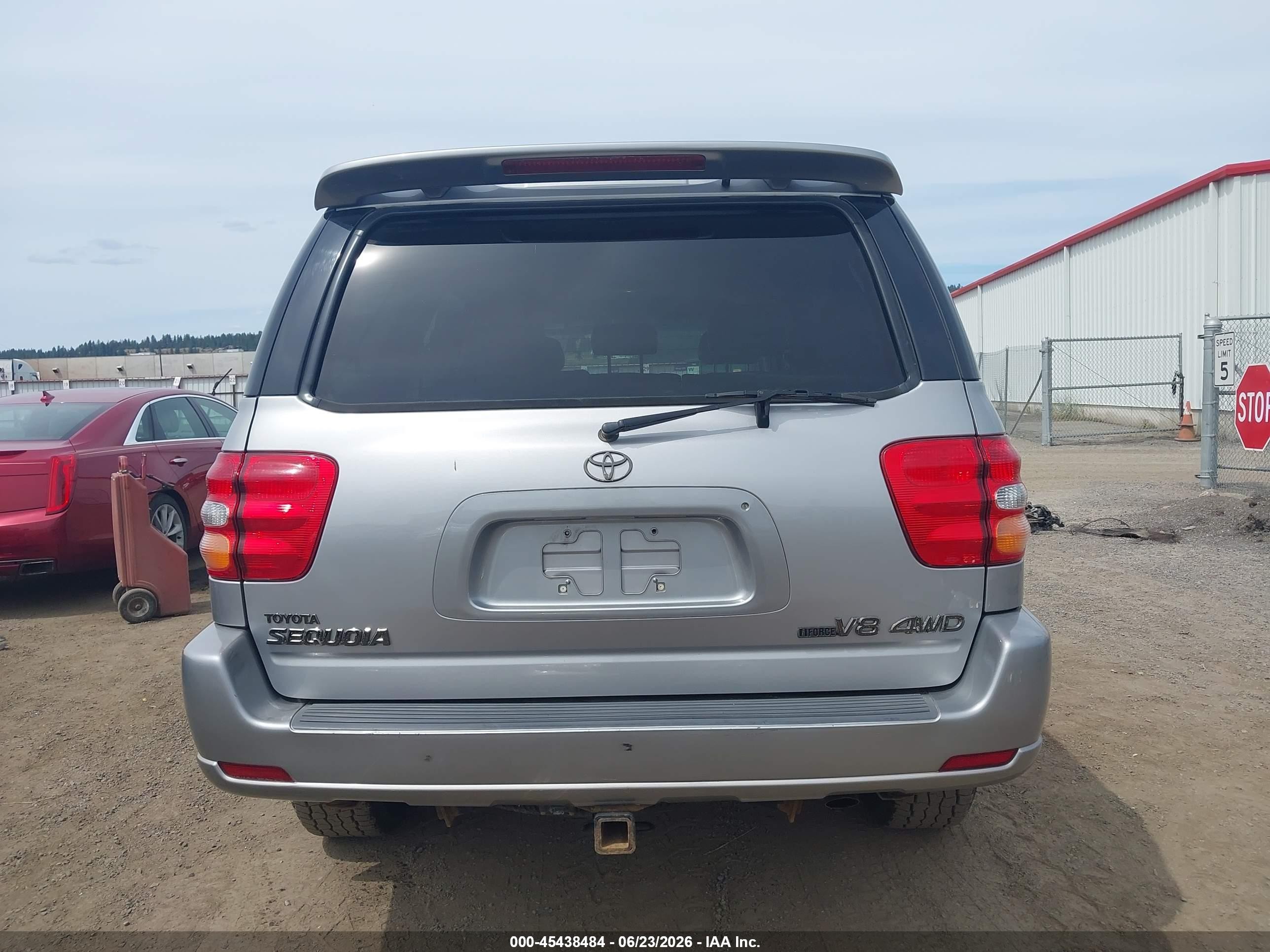 2002 Toyota Sequoia Limited V8 Silver vin: 5TDBT48A62S075113