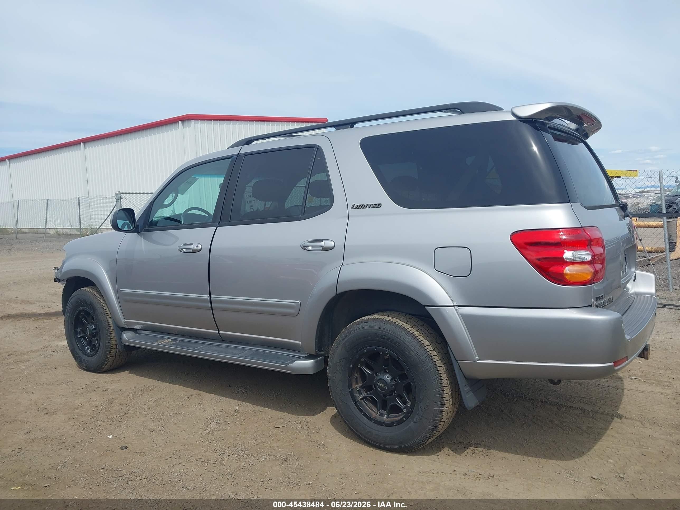 2002 Toyota Sequoia Limited V8 Silver vin: 5TDBT48A62S075113