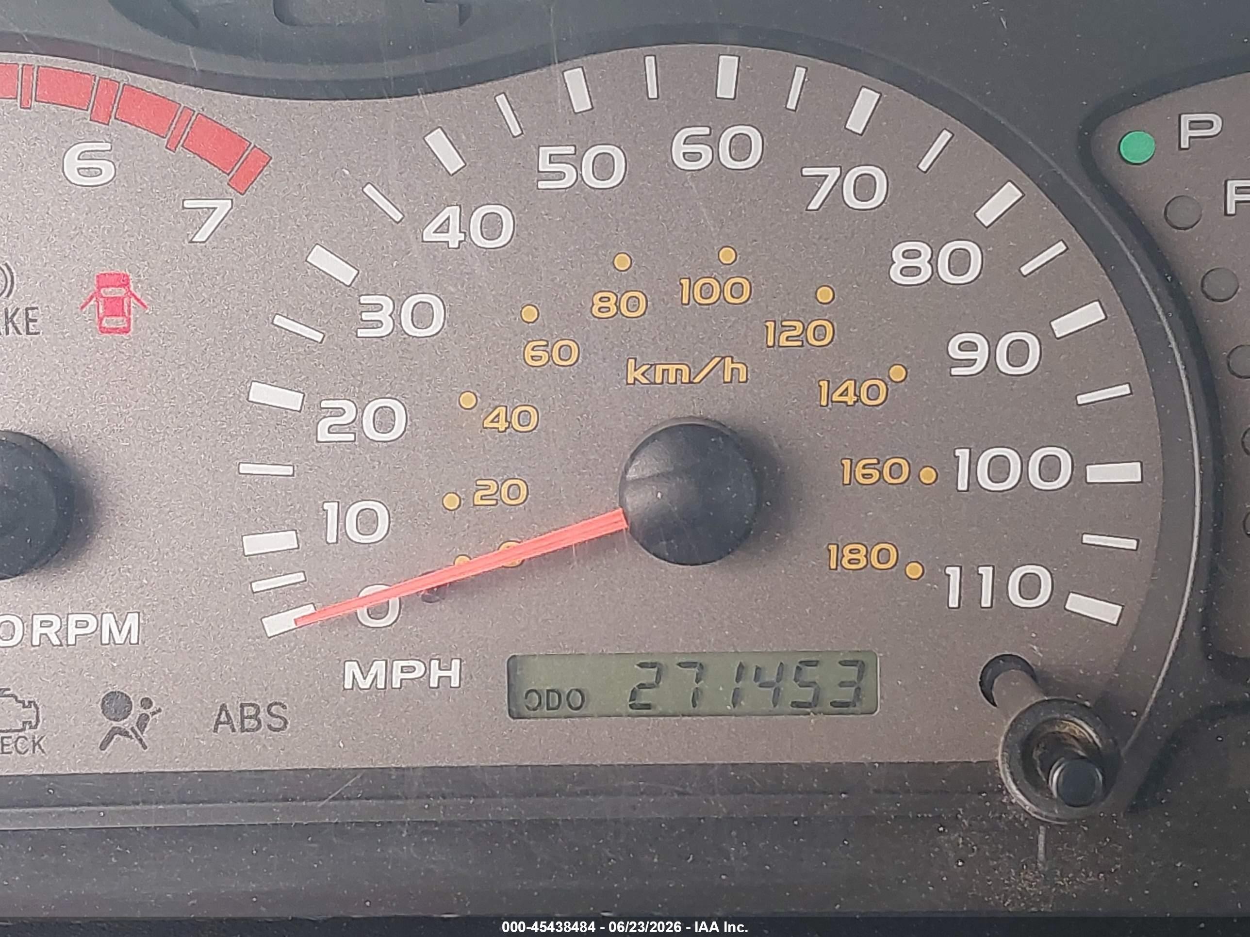 2002 Toyota Sequoia Limited V8 Silver vin: 5TDBT48A62S075113